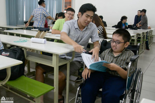 chang-sinh-vien-khuyet-tat-uoc-mo-lam-ky-su-cong-nghe Việt Tuấn Link Bwin không bị chặn Hoa Sen giành Bwin link nhà cái khuyến học toàn phần