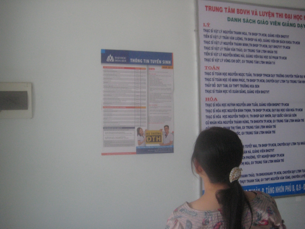 phu_huynh_tai_trung_tam_luyen_thi