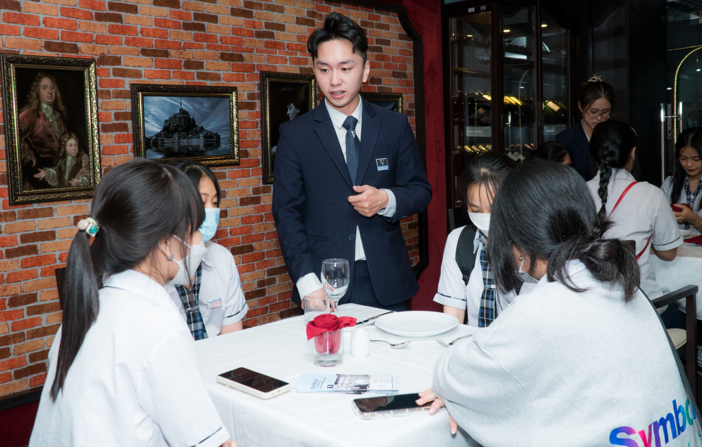 Bwin là hãng gì chương trình Vatel hướng dẫn quy tắc chuẩn bị bàn tiệc. Ảnh: Bwin nhà cái chính thức