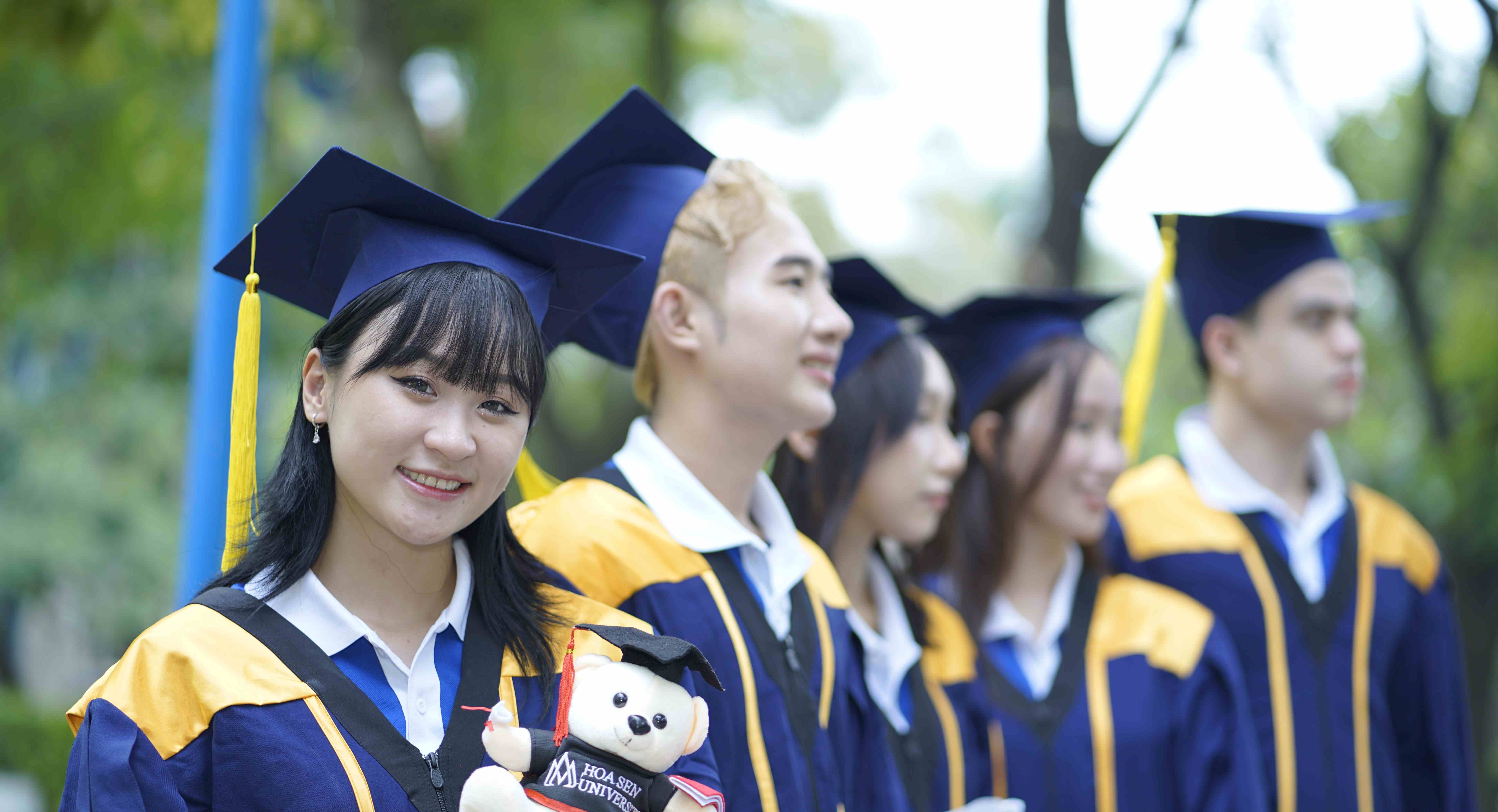 Tiếng Anh thương mại và Truyền thông Bwin thị trường việt nam