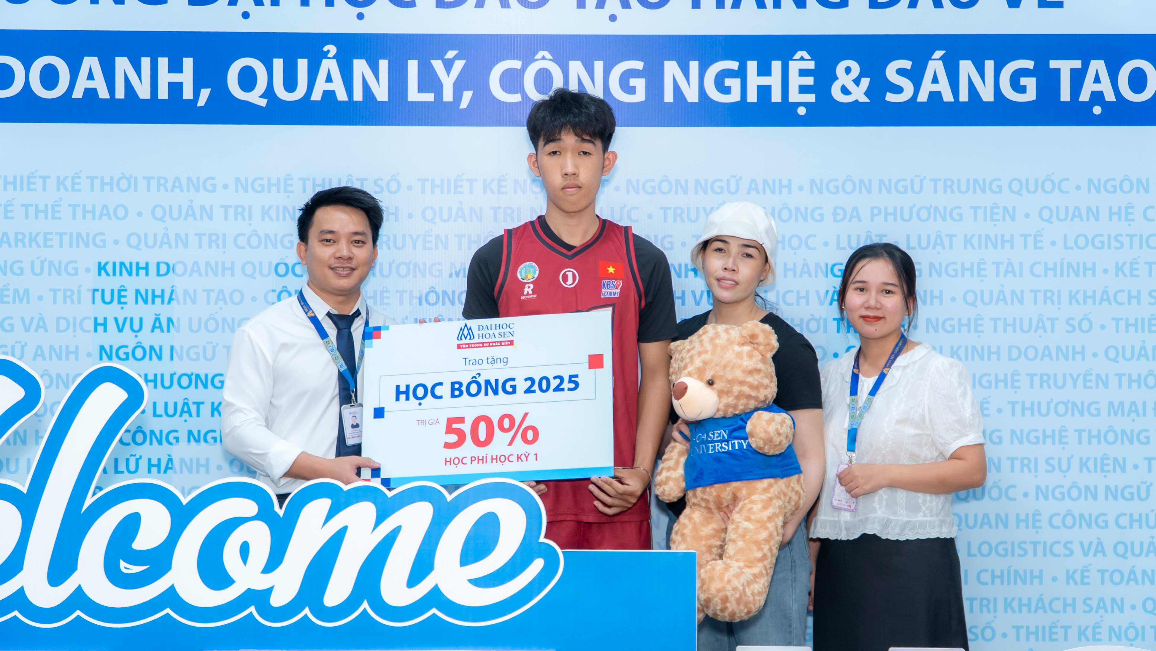 Phạm Minh Lộc vận động viên bóng rổ cao 1m92 nhận Bwin link nhà cái Kinh tế Thể thao