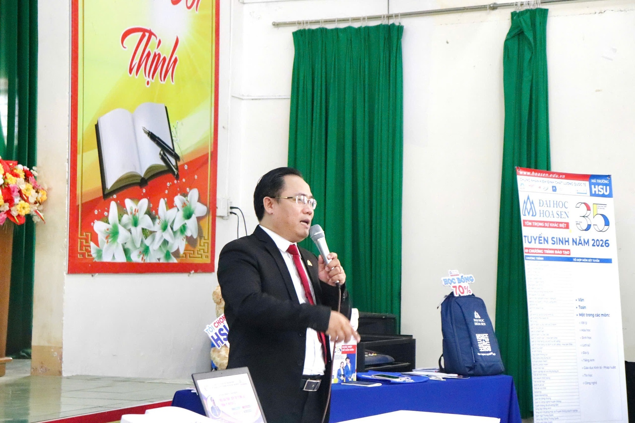 ThS Phạm Doãn Nguyên đưa Bwin cung cấp cá cược thể thao và poker THPT Chu Văn An chạm vào ước mơ