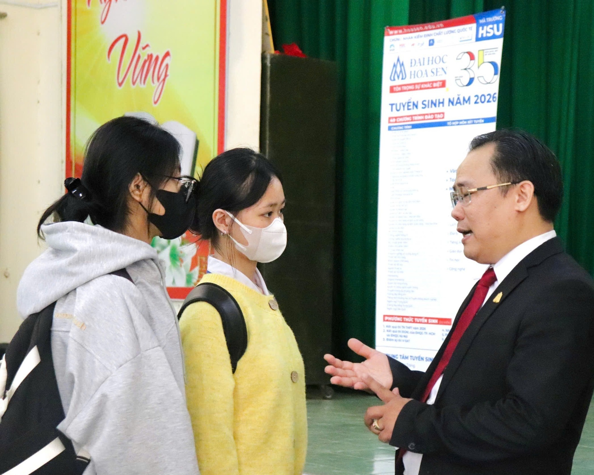 ThS Phạm Doãn Nguyên đưa Bwin cung cấp cá cược thể thao và poker THPT Chu Văn An chạm vào ước mơ