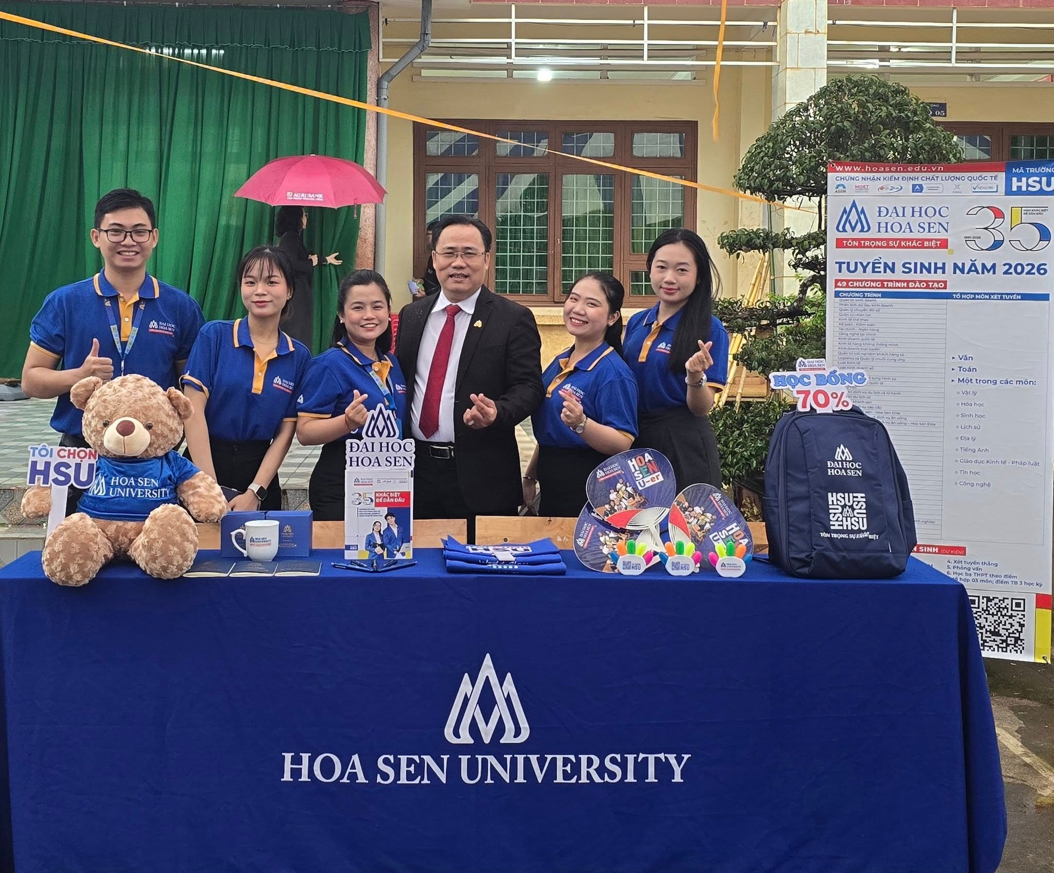 ThS Phạm Doãn Nguyên đưa Bwin cung cấp cá cược thể thao và poker THPT Chu Văn An chạm vào ước mơ