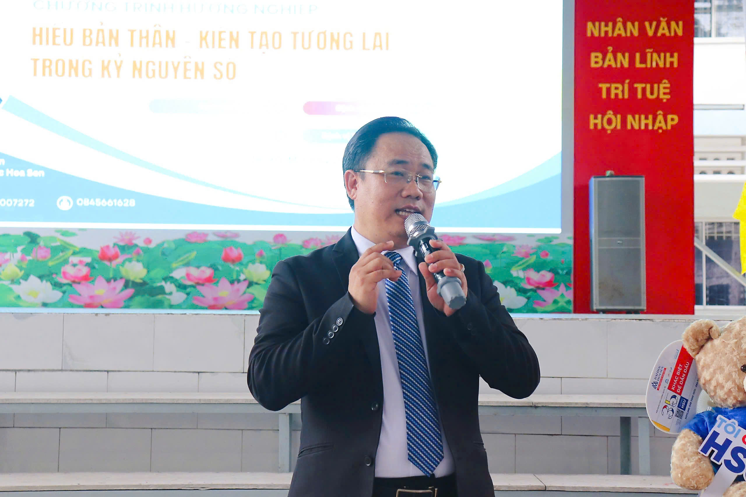 “Hiểu bản thân – Kiến tạo tương lai”: Bwin nhà cái chính thức đồng hành cùng THPT Hoàng Hoa Thám định hướng tương