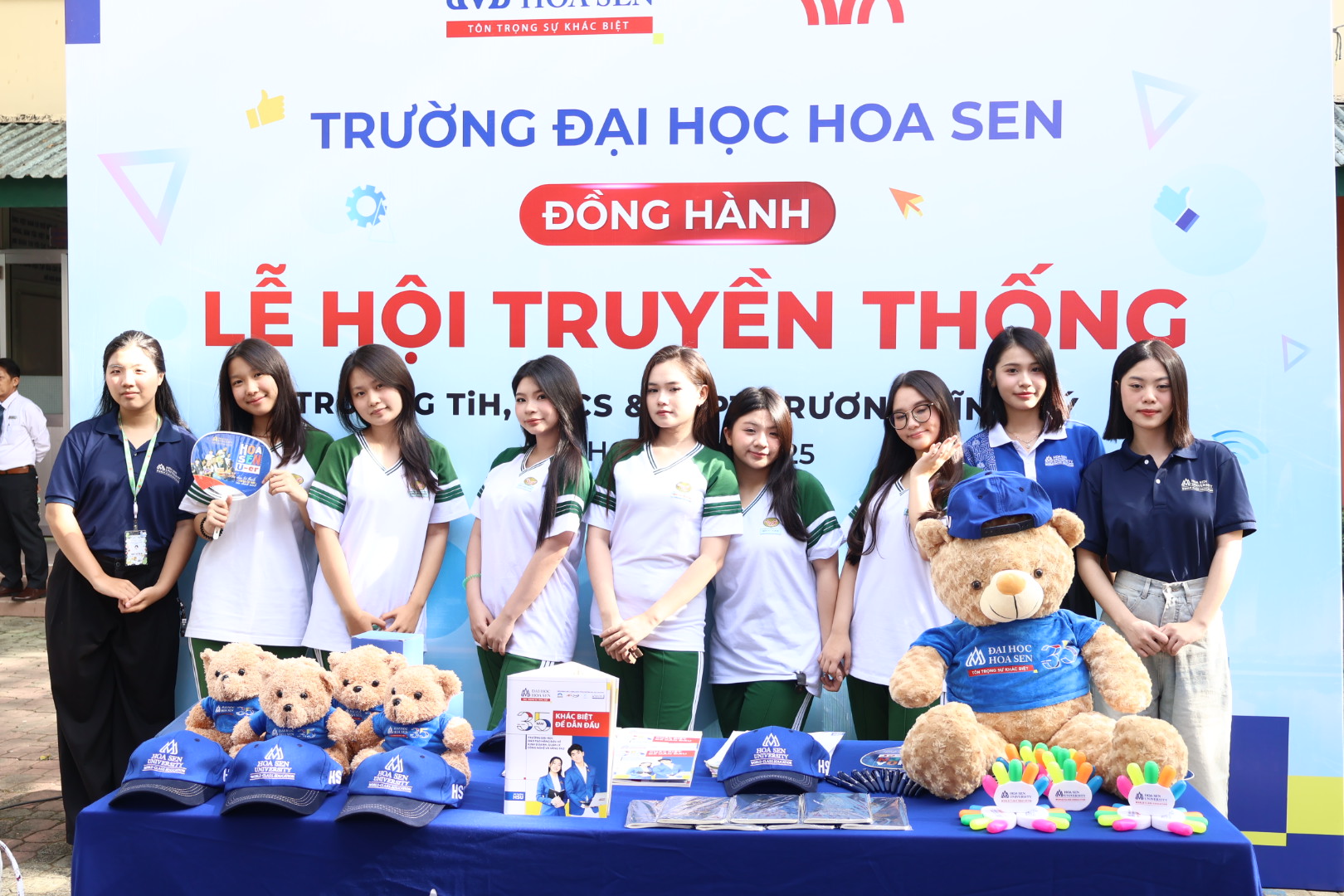 Lễ hội Truyền thống Trương Vĩnh Ký lần thứ 29 cùng Bwin nhà cái chính thức trải nghiệm công nghệ hiện đại
