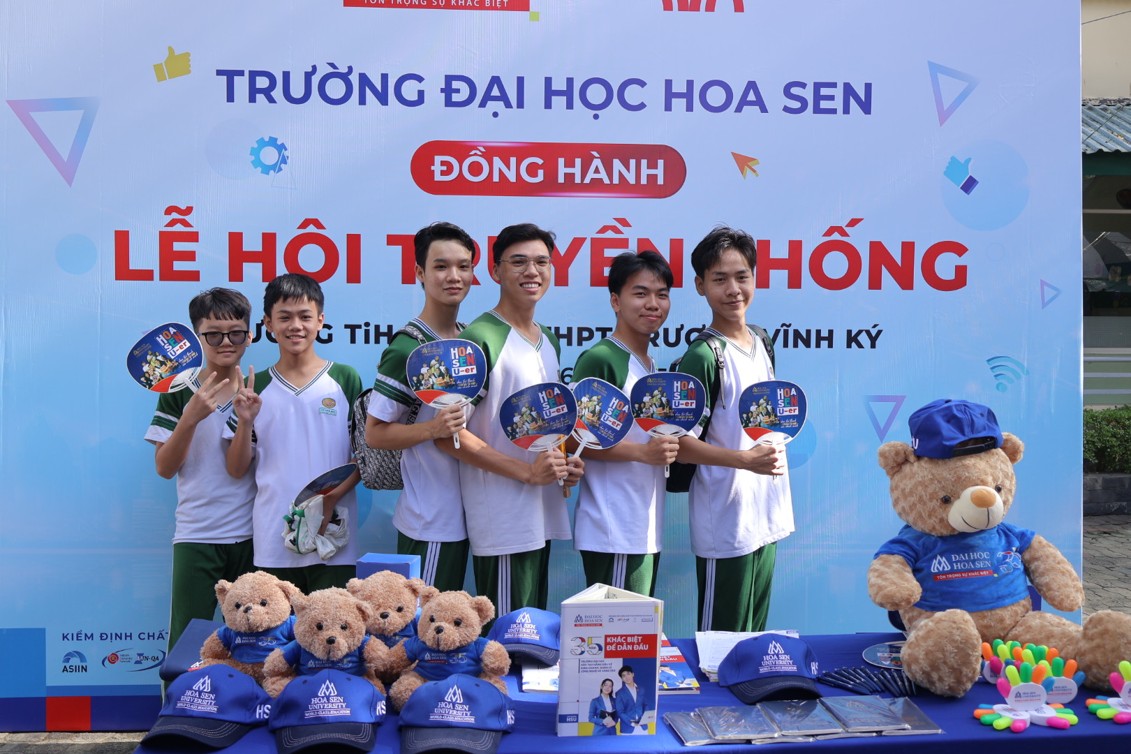 Lễ hội Truyền thống Trương Vĩnh Ký lần thứ 29 cùng Bwin nhà cái chính thức trải nghiệm công nghệ hiện đại