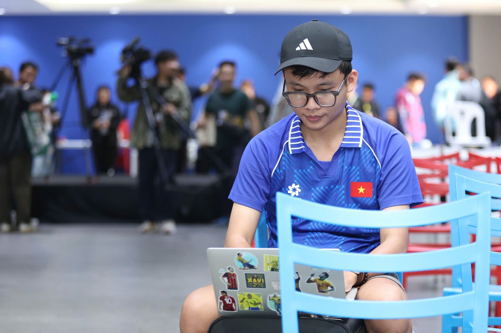 ĐỒNG NGUYÊN KHANG – PHÓNG VIÊN BÁO THANH NIÊN, Bwin.com trang chủ chính thức KINH TẾ THỂ THAO Bwin nhà cái chính thức