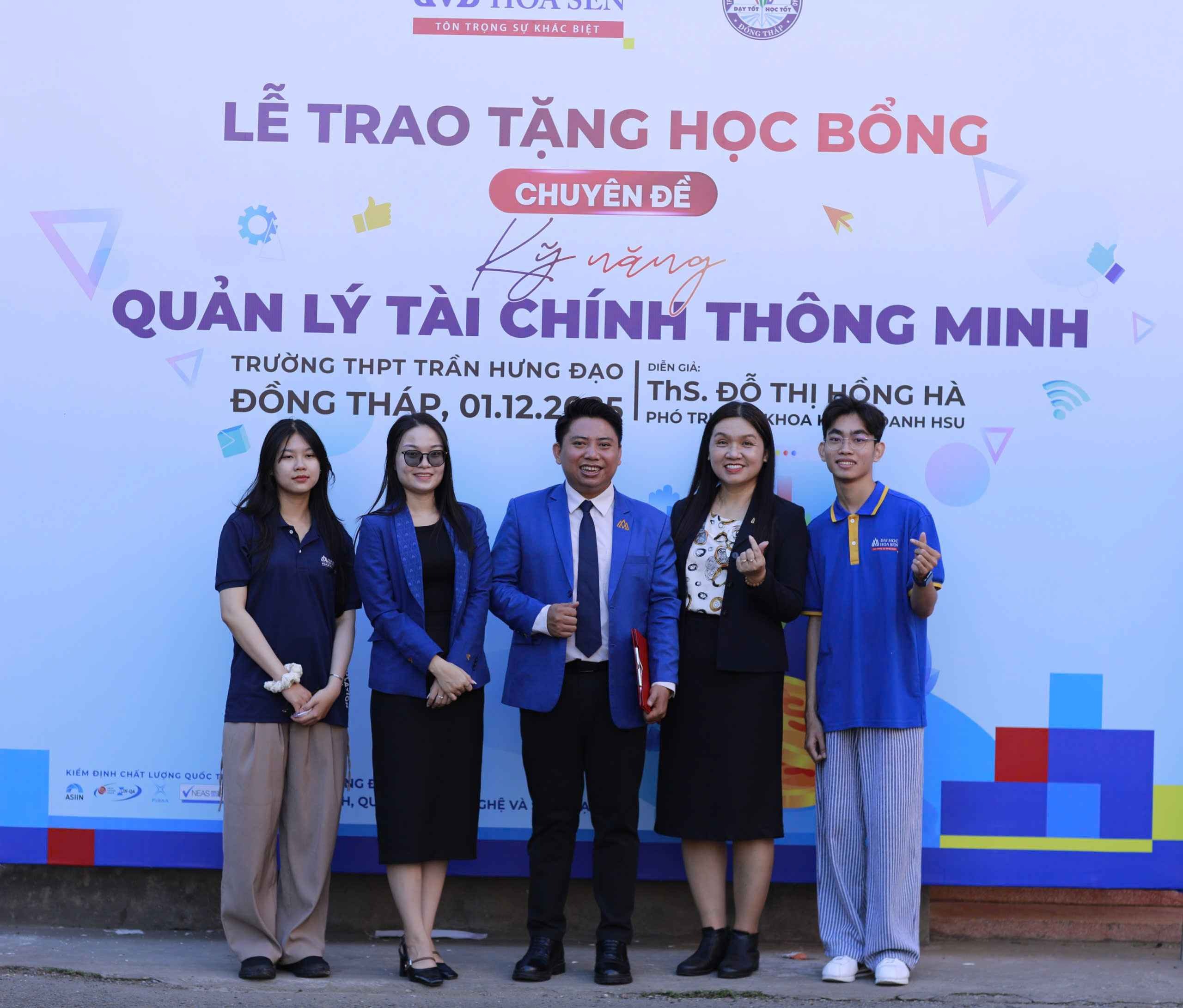 Bwin nhà cái chính thức trao 51 suất Bwin link nhà cái trị giá 3,5 tỷ đồng tại THPT Trần Hưng Đạo