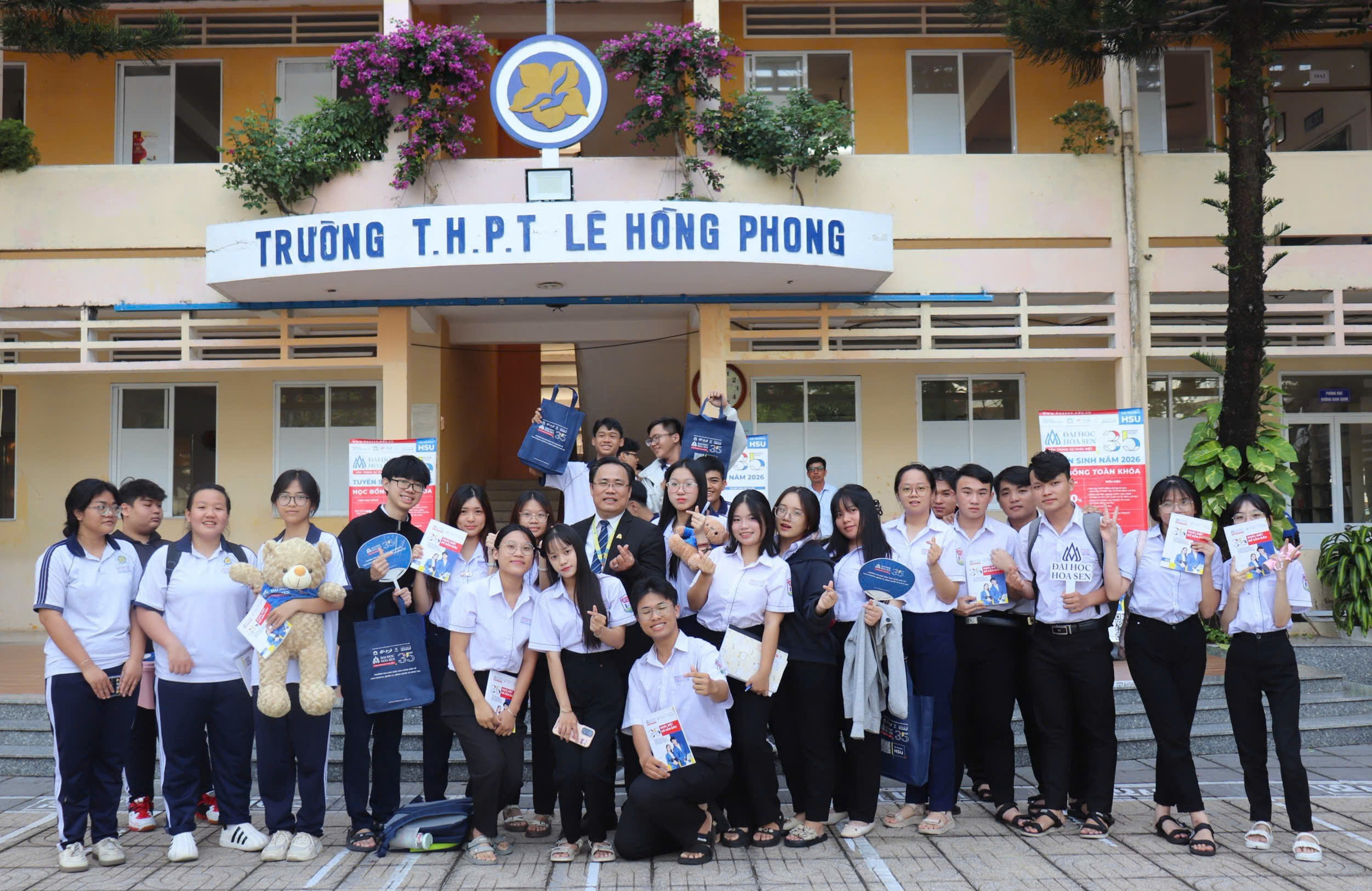 Từ sân trường THPT Lê Hồng Phong đến giấc mơ Bwin link nhà cái BWIN Link Nhà Cái Cá Cược Online Việt Nam 2026