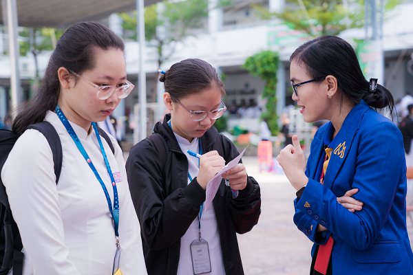 “Đúng ngành nghề – Sáng tương lai” 2.500+ Bwin cung cấp cá cược thể thao và poker THPT Gia Định hào hứng nhận tư vấn