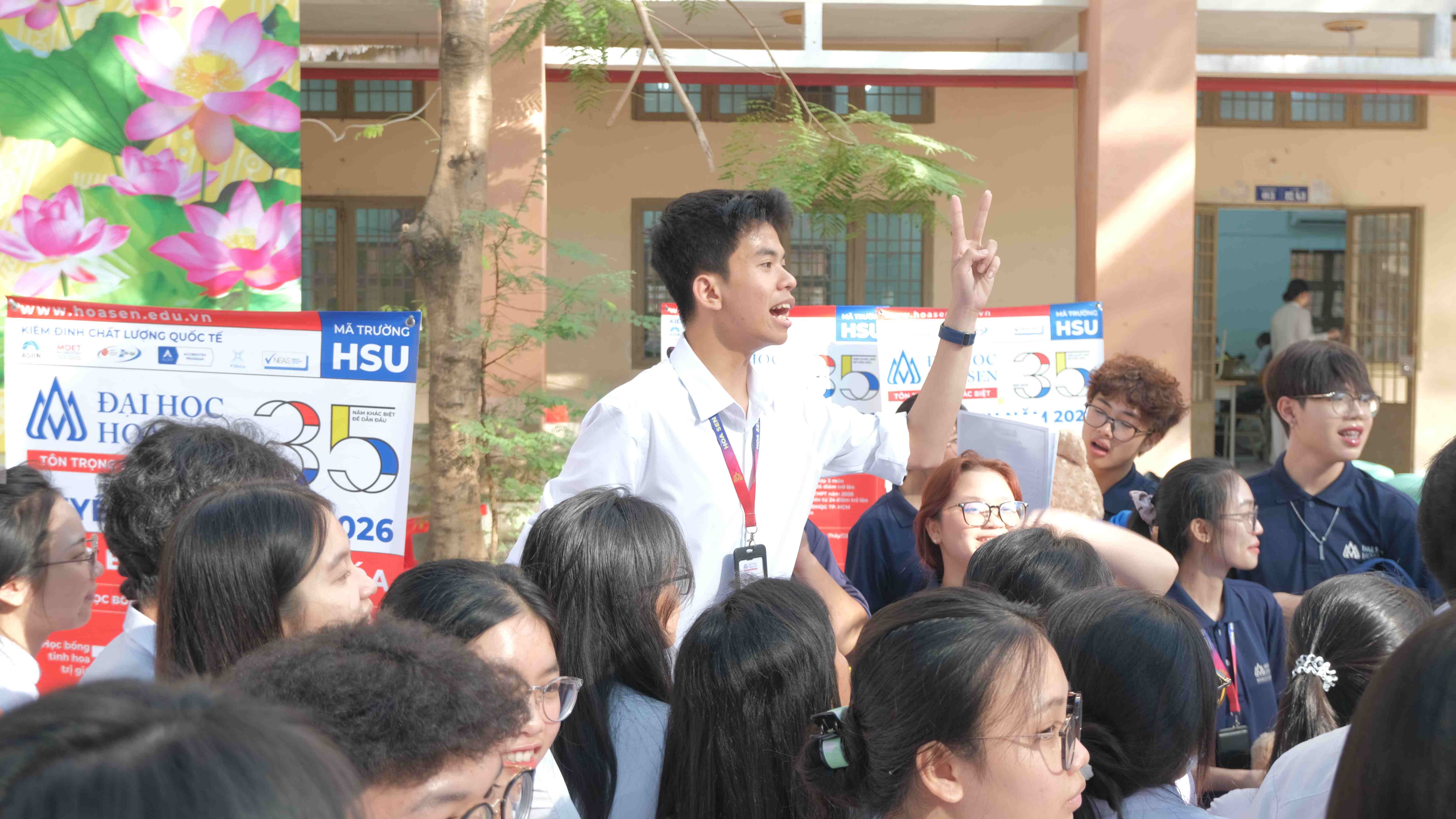 Học sinh THPT Tân Túc khám phá câu chuyện văn hóa Tết châu Á