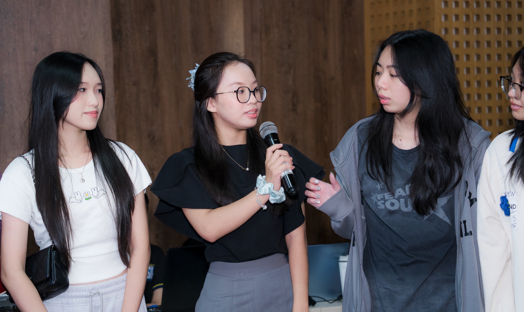 Ngành BWIN Đẳng Cấp Thượng Lưu Tiếng Anh là gì, lương có cao không?