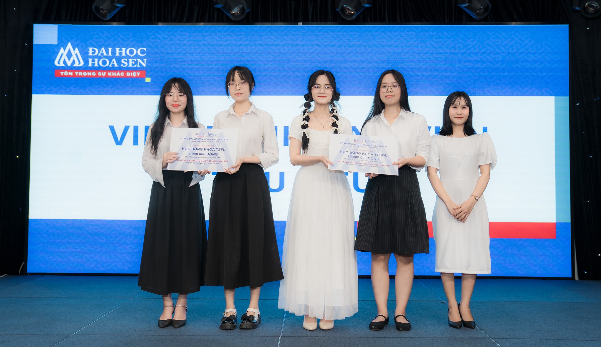 Tiếng Anh thương mại và Truyền thông Bwin thị trường việt nam: Học gì, lương bao nhiêu?