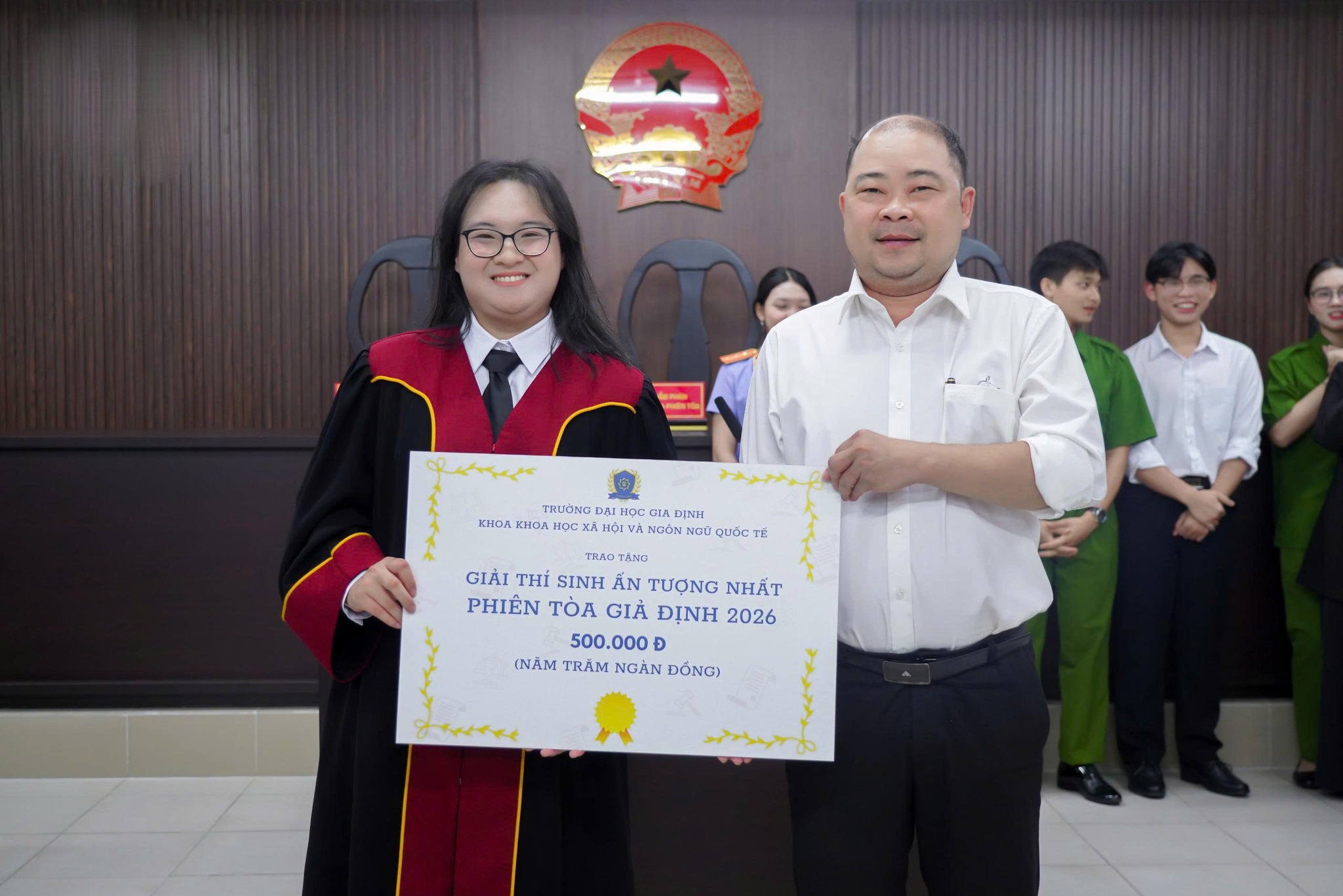 Bwin là hãng gì Bwin nhà cái chính thức giành nhiều giải thưởng tại cuộc thi “Phiên tòa giả định 2026: Tour Law NHG”
