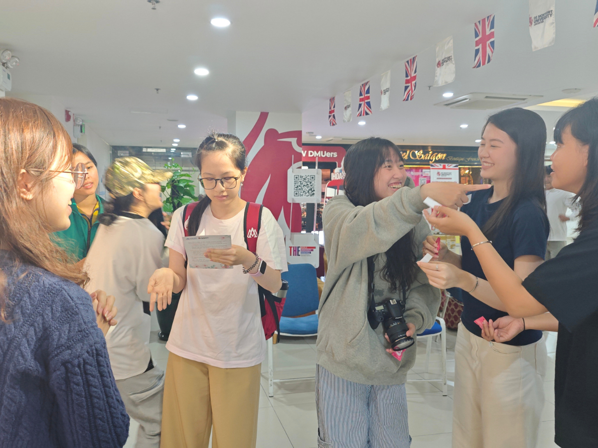 Bwin là hãng gì DMU háo hức tham gia “bóc túi mù” may mắn