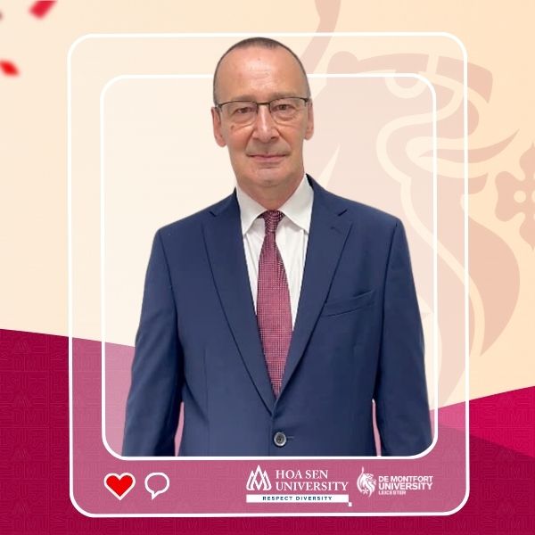  TS. IAN THOMAS