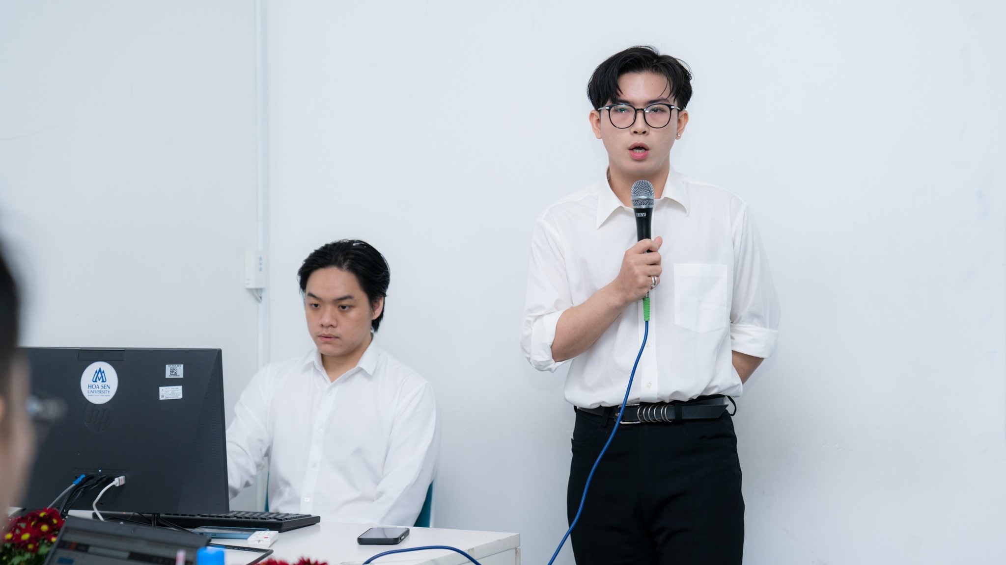 Các bạn Link Bwin không bị chặn Khoa Kinh tế - Quản trị trình bày luận văn trước Hội đồng Game Bwin sáp nhập với PartyGaming năm 2011
