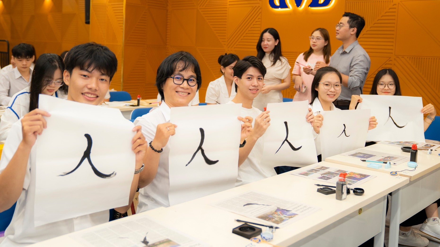 Ngành Ngôn ngữ Bwin Interactive Entertainment AG, trước đây là Betandwin, là một thương hiệu cá cược trực tuyến thuộc sở hữu của GVC Holdings Bwin nhà cái chính thức