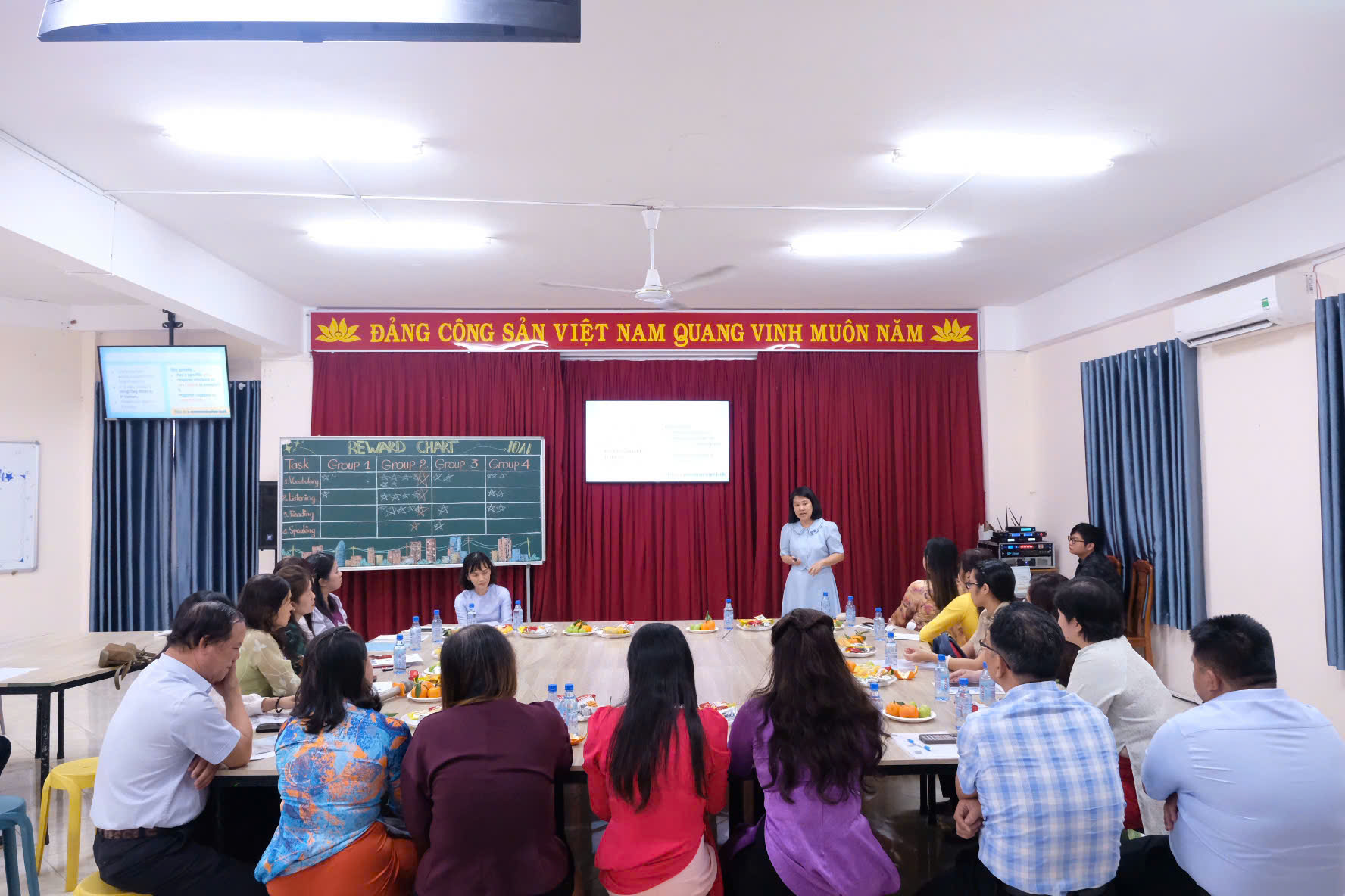 NGÀNH NGÔN NGỮ ANH Bwin nhà cái chính thức ĐỒNG HÀNH KẾT NỐI CHUYÊN MÔN PHỔ THÔNG VÀ ĐẠI HỌC THÔNG QUA DỰ GIỜ VÀ CHUYÊN ĐỀ DẠY HỌC GIAO TIẾP TRONG MÔN TIẾNG ANH