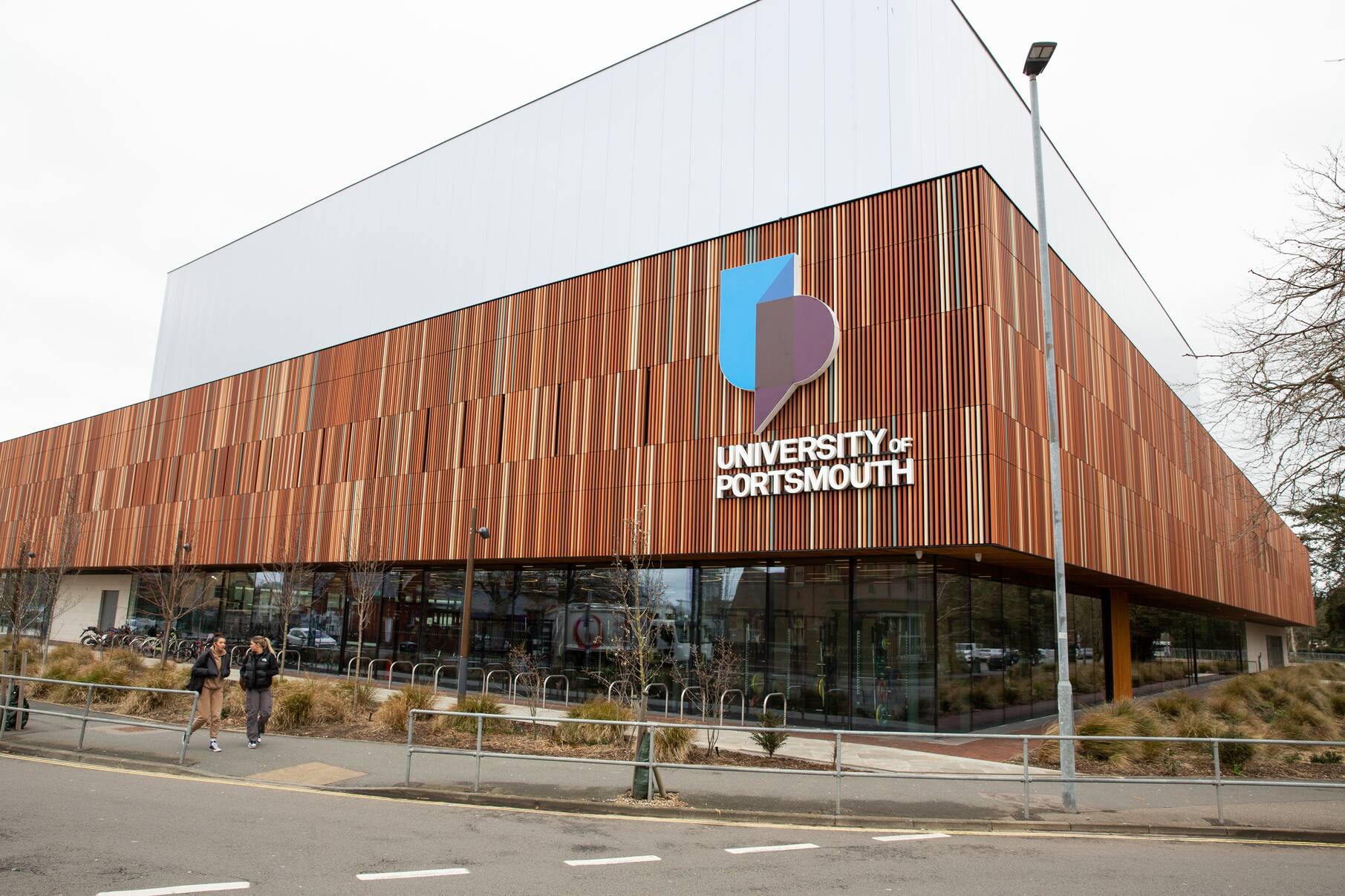 UNIVERSITY OF PORTSMOUTH – TẠI SAO LÀ LỰA CHỌN DU HỌC ĐÁNG GIÁ TẠI ANH QUỐC?