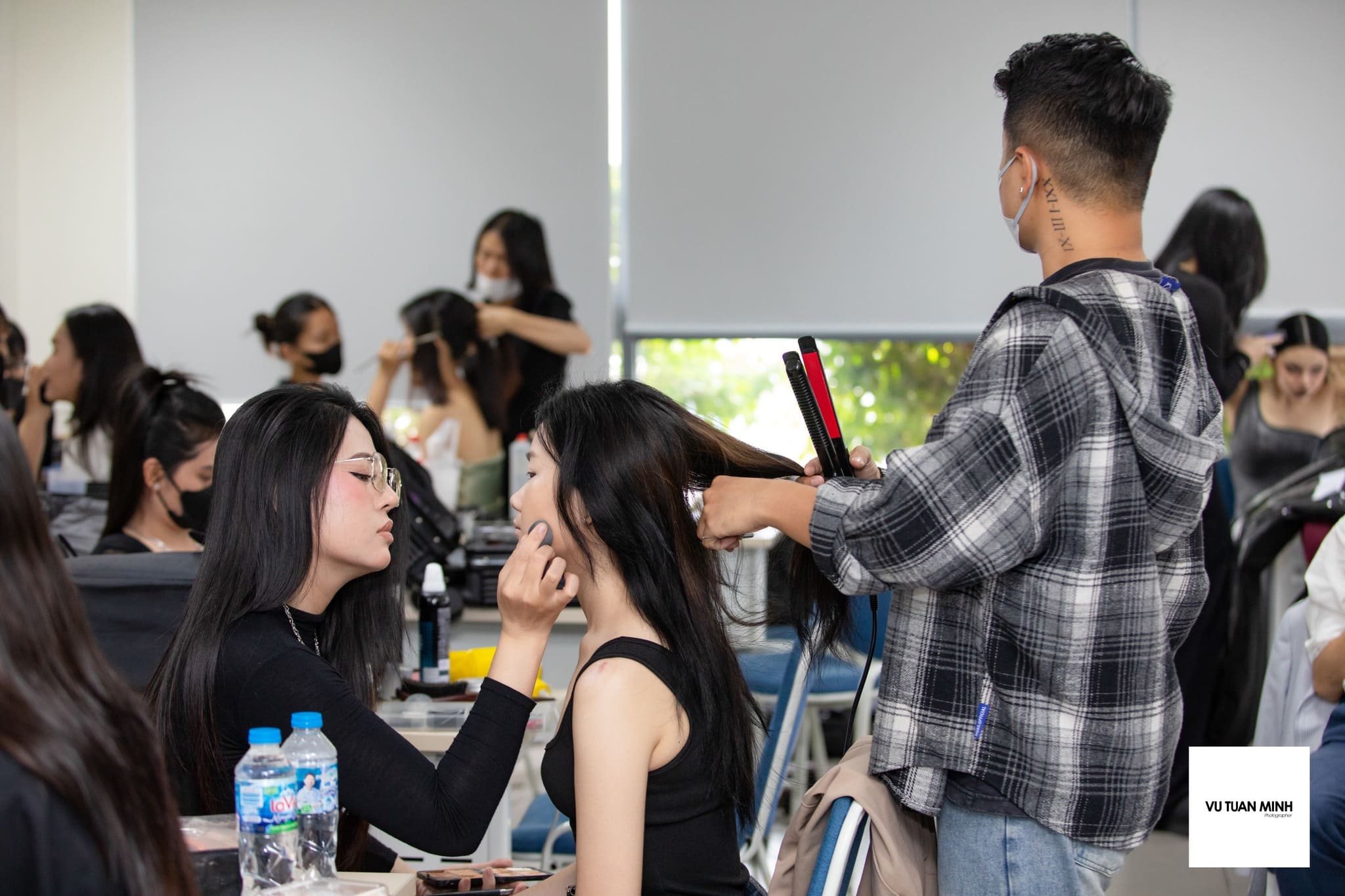 Ngành Thiết Kế Thời Trang_Backstage – Changement De Forme