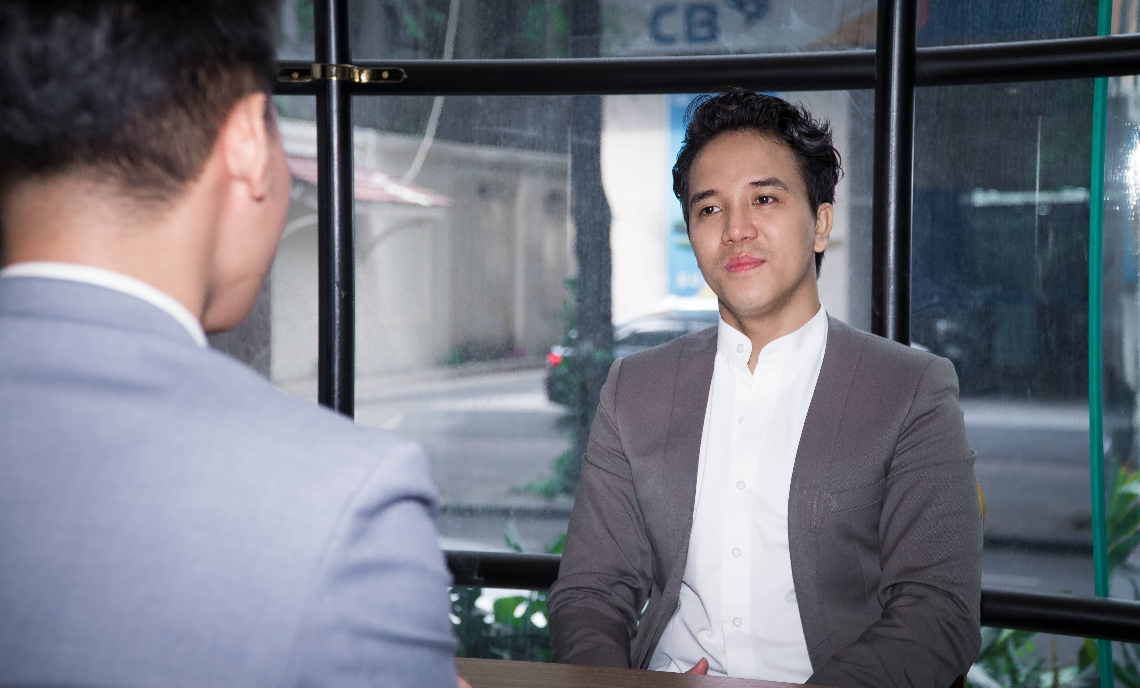 Anh Cần Nguyễn - Giám đốc Phòng Nhân sự phỏng vấn Link Bwin không bị chặn Hoa Sen