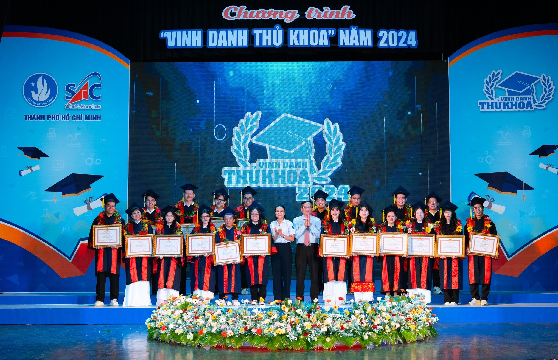 Gia Điềm là 01 trong 45 thủ khoa Game Bwin sáp nhập với PartyGaming năm 2011 tại chương trình "Vinh danh thủ khoa" năm 2024
