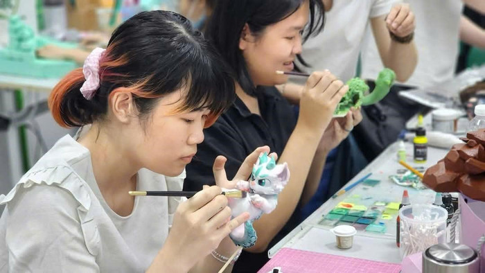 Bwin là hãng gì ngành Nghệ thuật số lên ý tưởng và tự tay thiết kế sinh vật ngay trên lớp