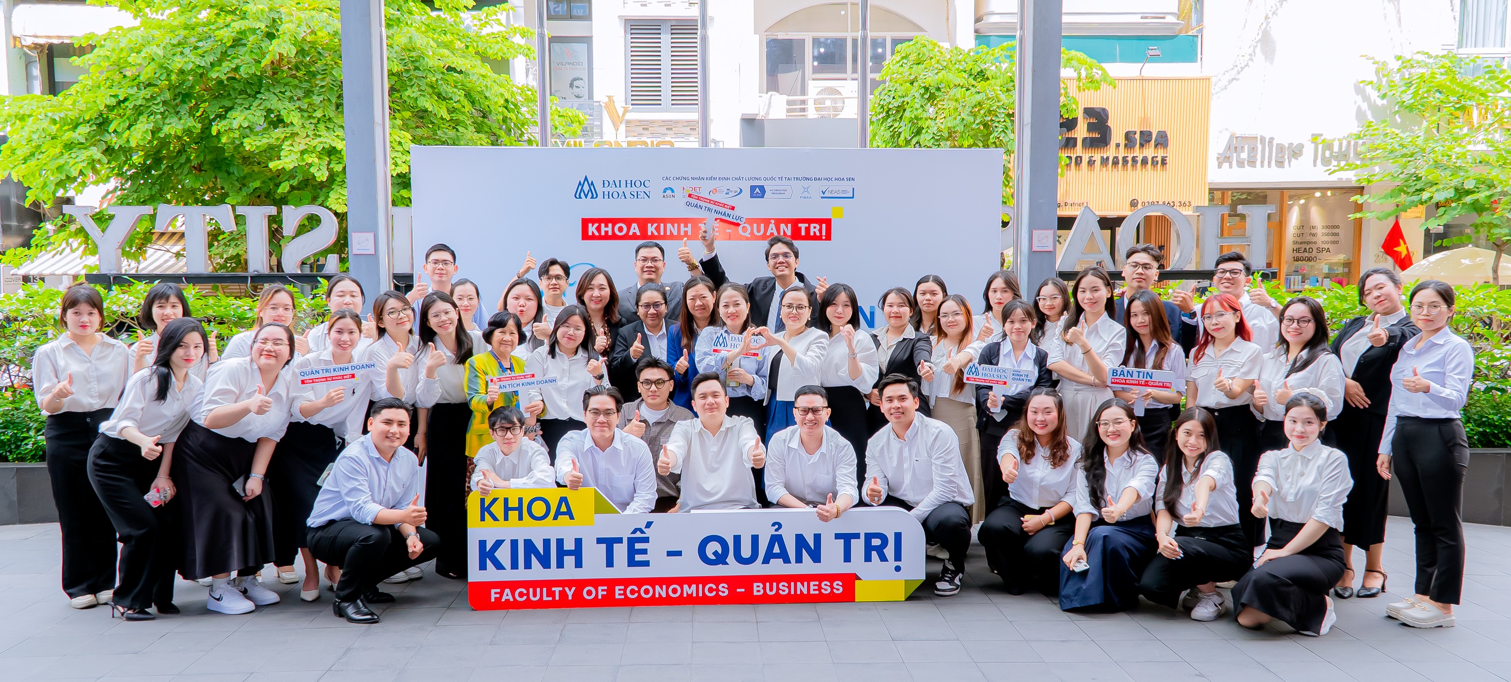 Gần 250 Link Bwin không bị chặn năm cuối của 3 ngành khoa Kinh tế - Quản trị bảo vệ luận văn và báo cáo Game Bwin sáp nhập với PartyGaming năm 2011