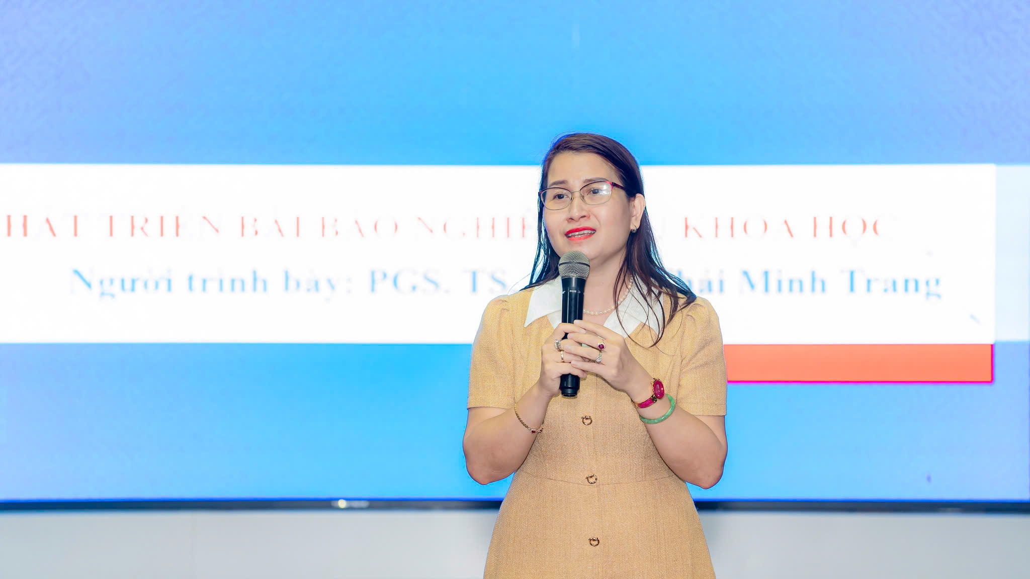 PGS.TS Phùng Thái Minh Trang hướng dẫn phát triển bài báo BWIN được nhận định là thương hiệu nhà cái lâu đời nhất tại Châu Á khoa học cho Game Bwin trực tuyến, Bwin Real Madrid và Link Bwin không bị chặn Bwin nhà cái chính thức