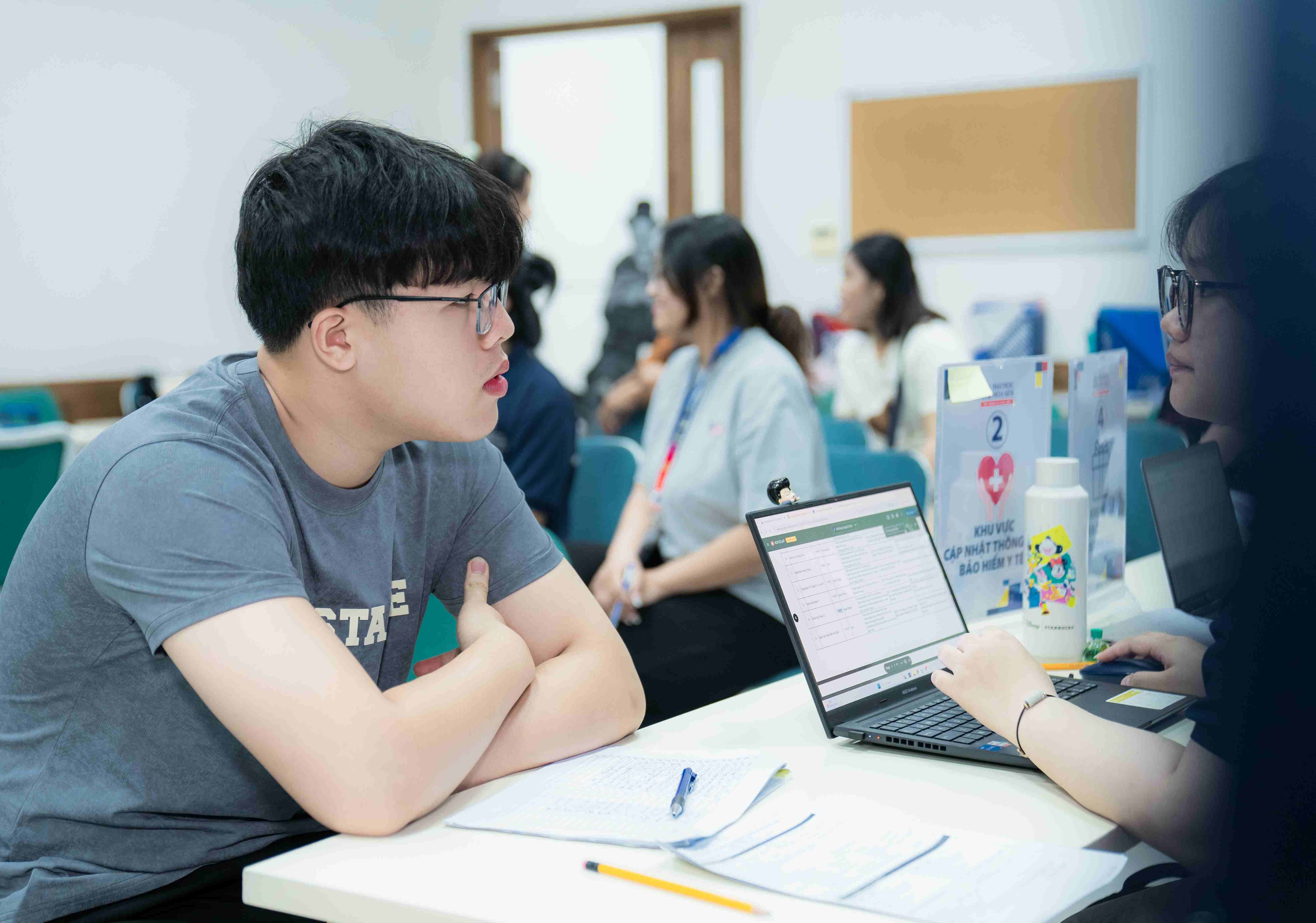 Tân Link Bwin không bị chặn K25 đến làm thủ tục nhập học