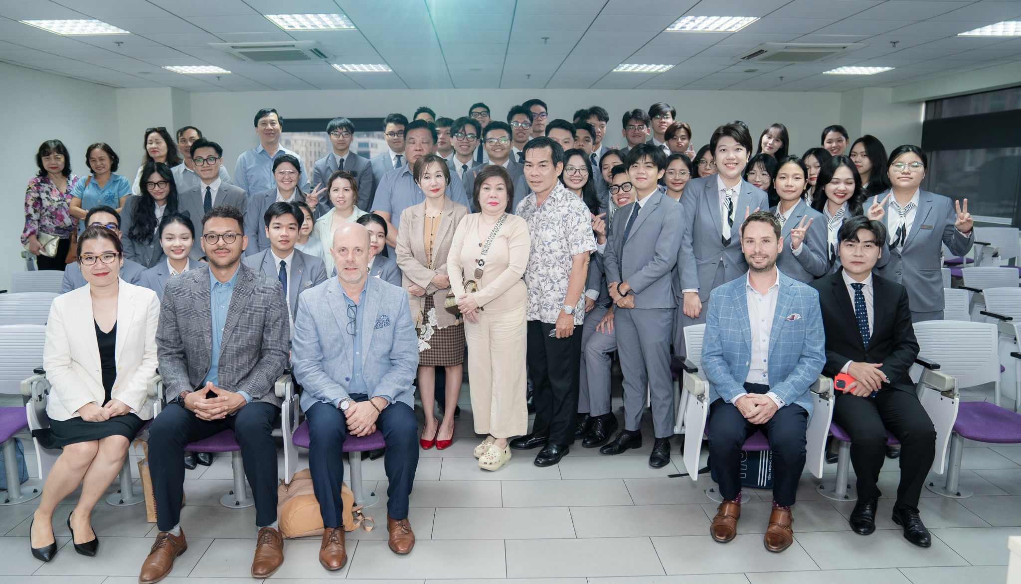 Bwin là hãng gì Hoa Sen Elite khóa 2023