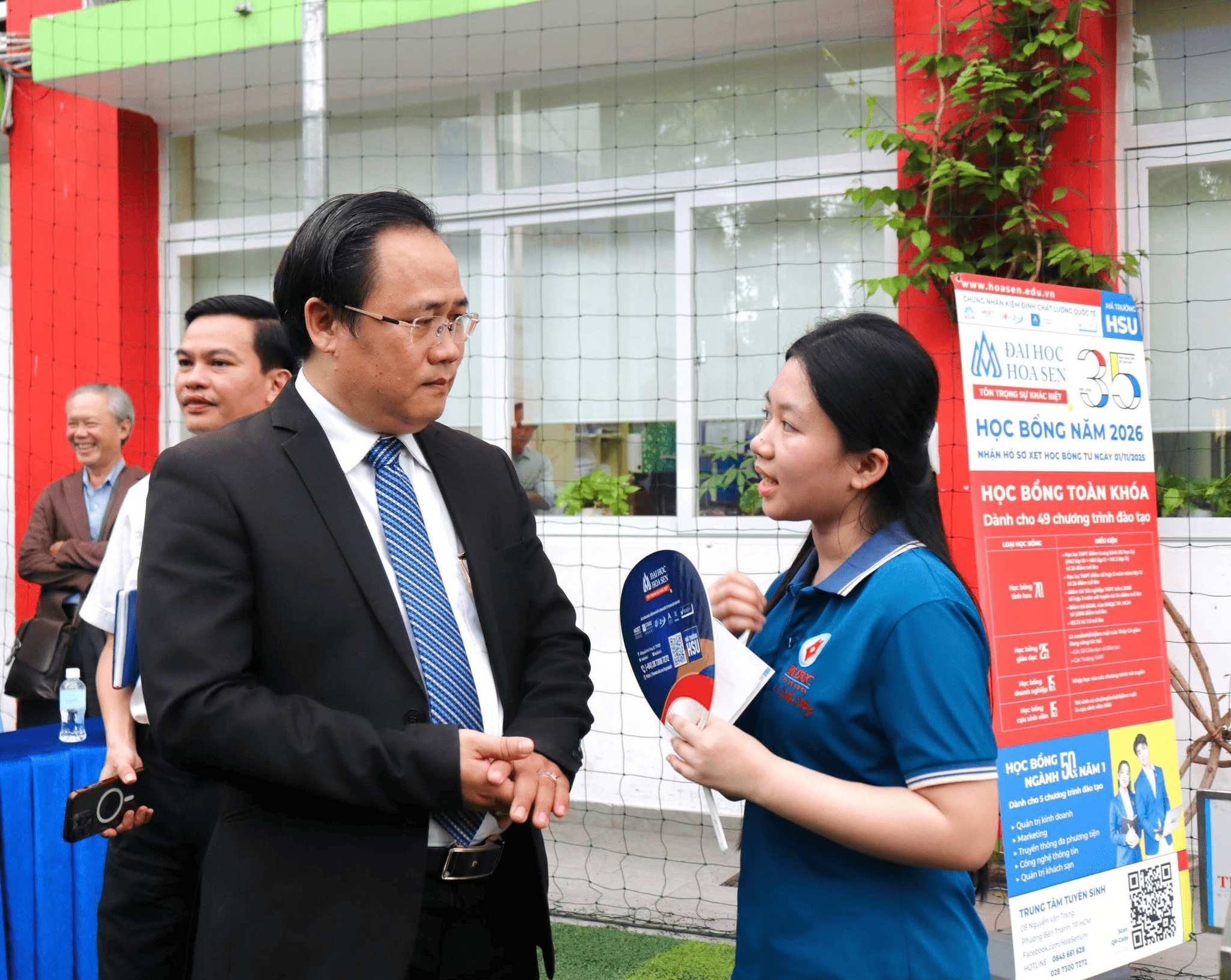 Học sinh Trí Đức đặt câu hỏi cho Th.S Phạm Doãn Nguyên