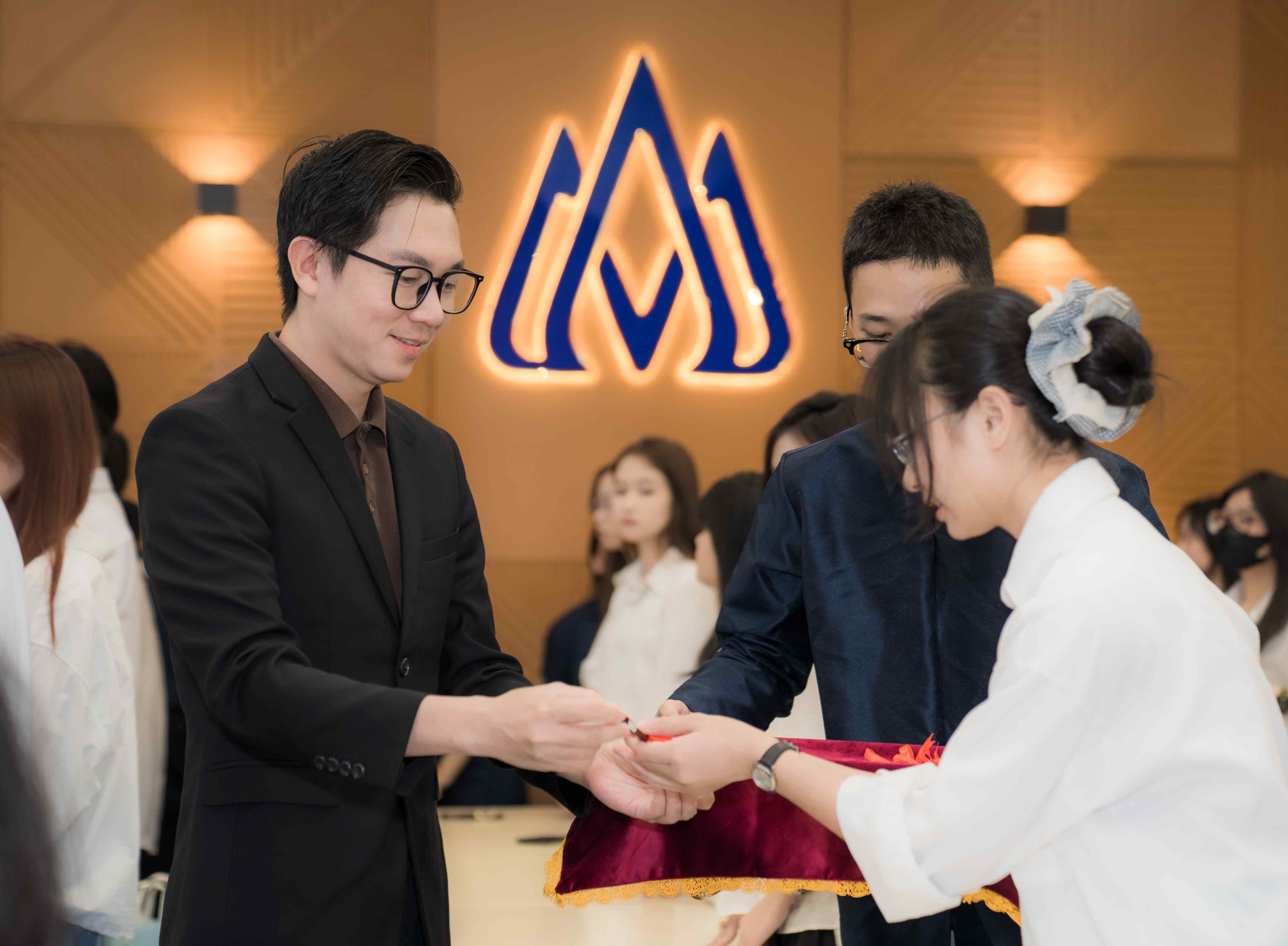 Nghi thức Khai bút Bái sư ngành Ngôn ngữ Trung của Bwin nhà cái chính thức