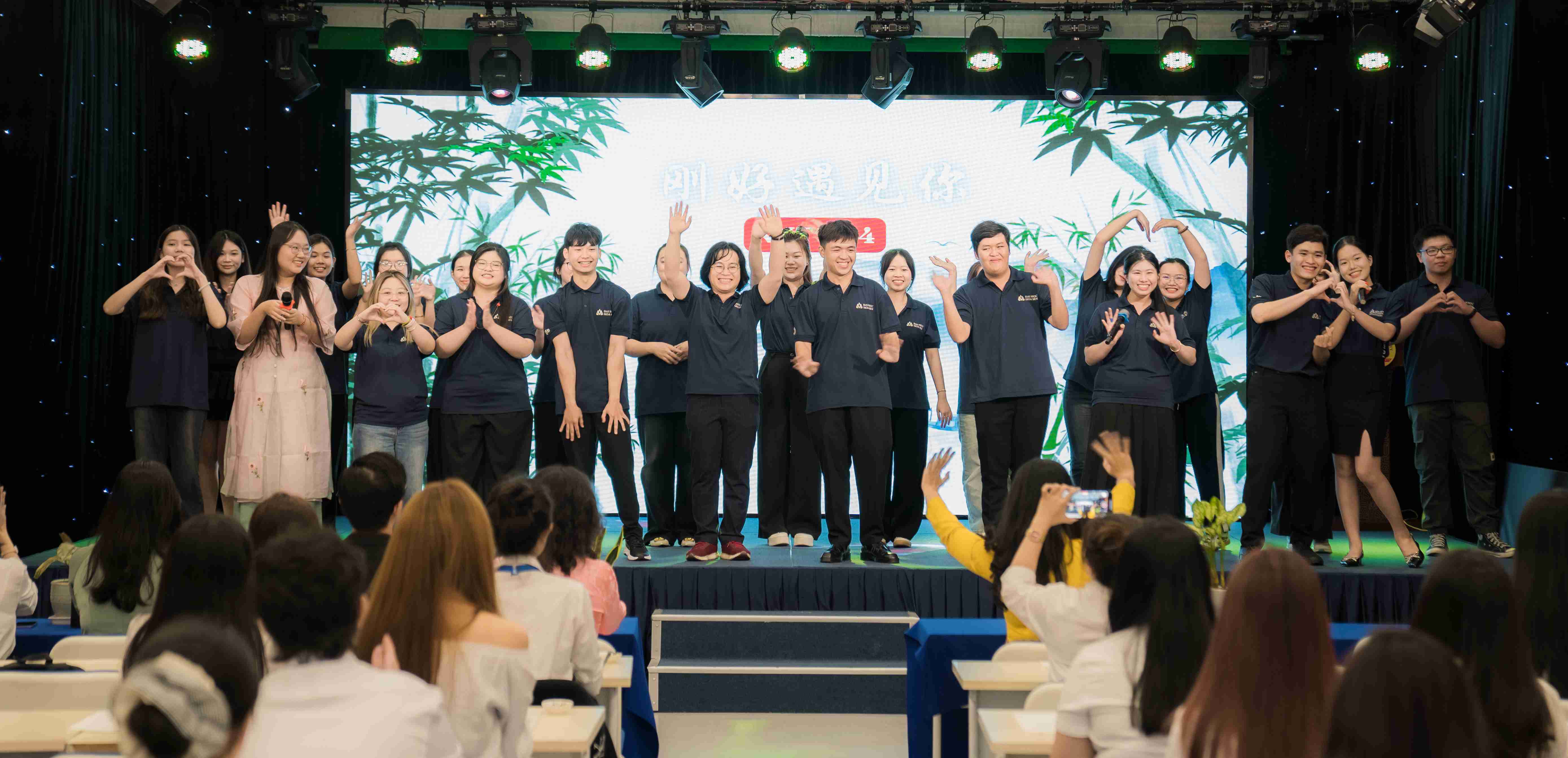 Nghi thức Khai bút Bái sư ngành Ngôn ngữ Trung của Bwin nhà cái chính thức