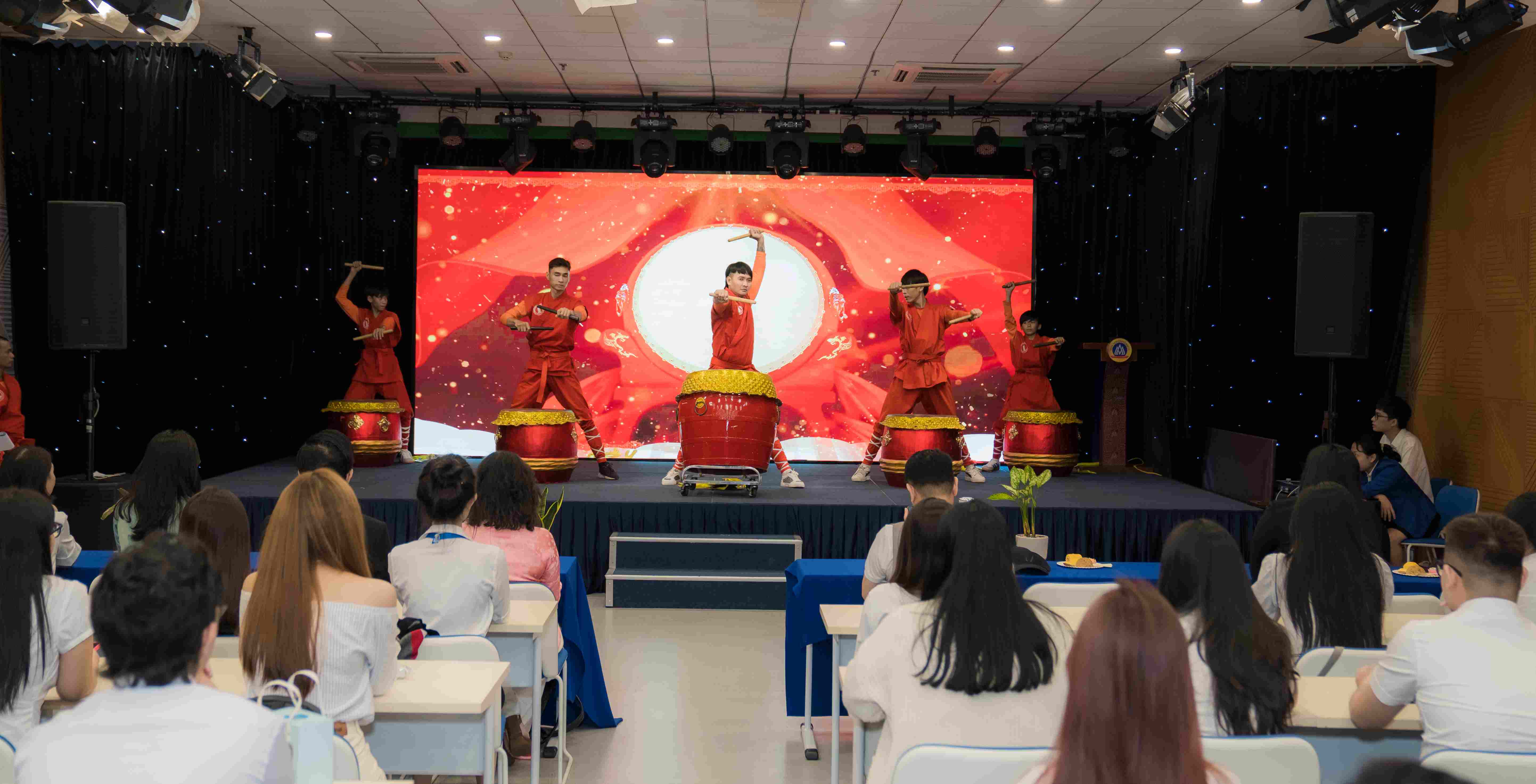 Nghi thức Khai bút Bái sư ngành Ngôn ngữ Trung của Bwin nhà cái chính thức