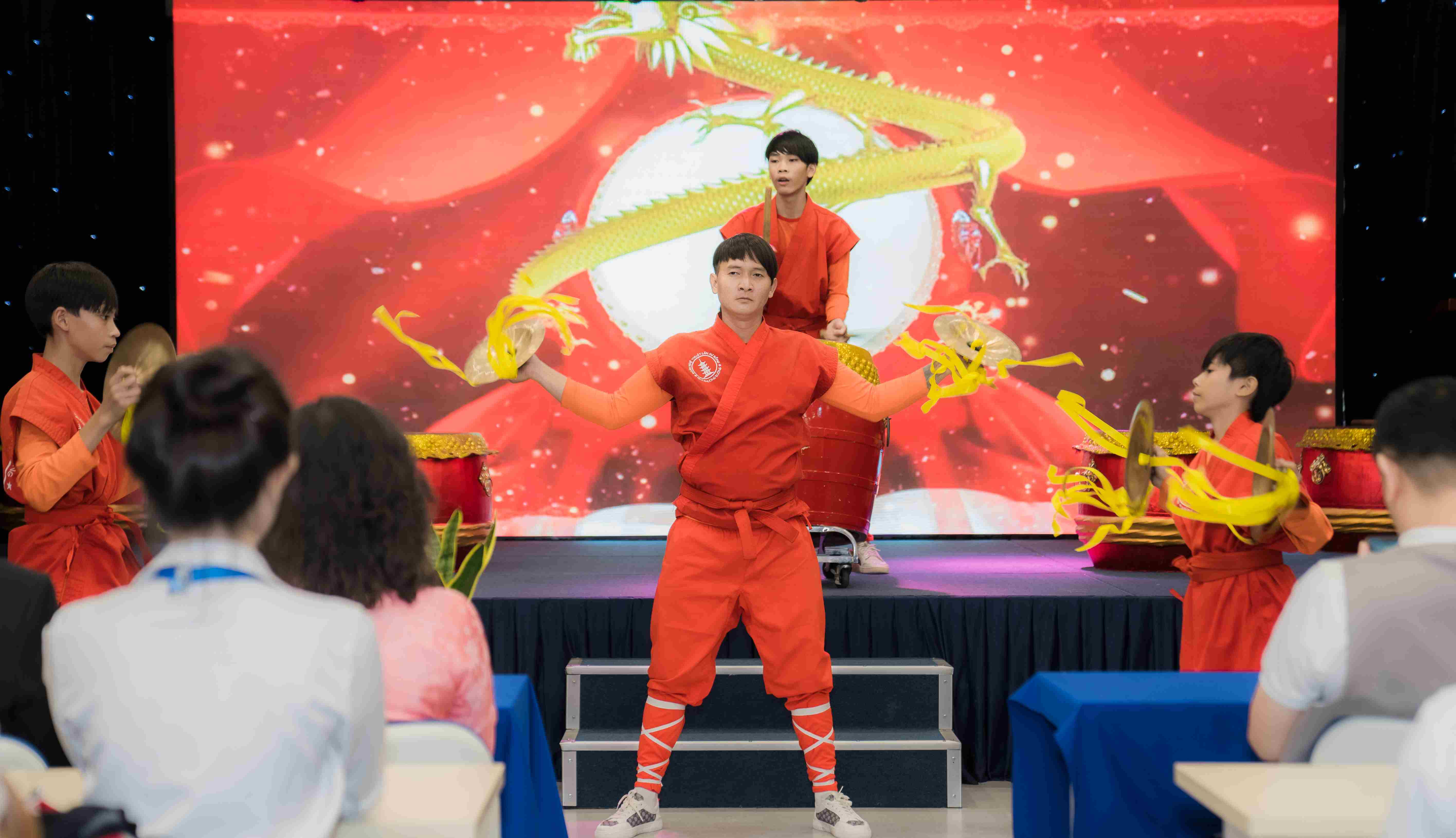 Nghi thức Khai bút Bái sư ngành Ngôn ngữ Trung của Bwin nhà cái chính thức