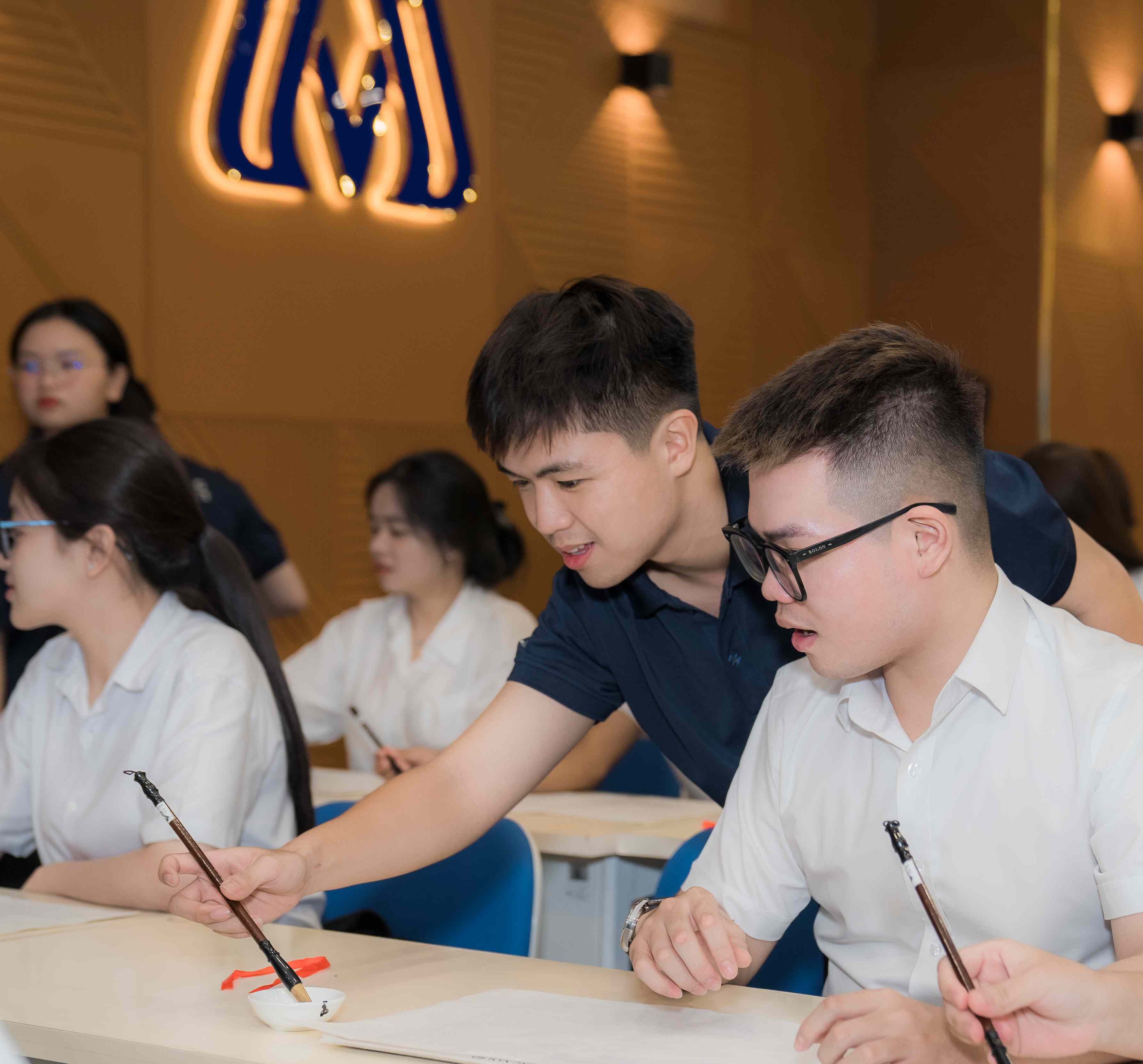 Nghi thức Khai bút Bái sư ngành Ngôn ngữ Trung của Bwin nhà cái chính thức