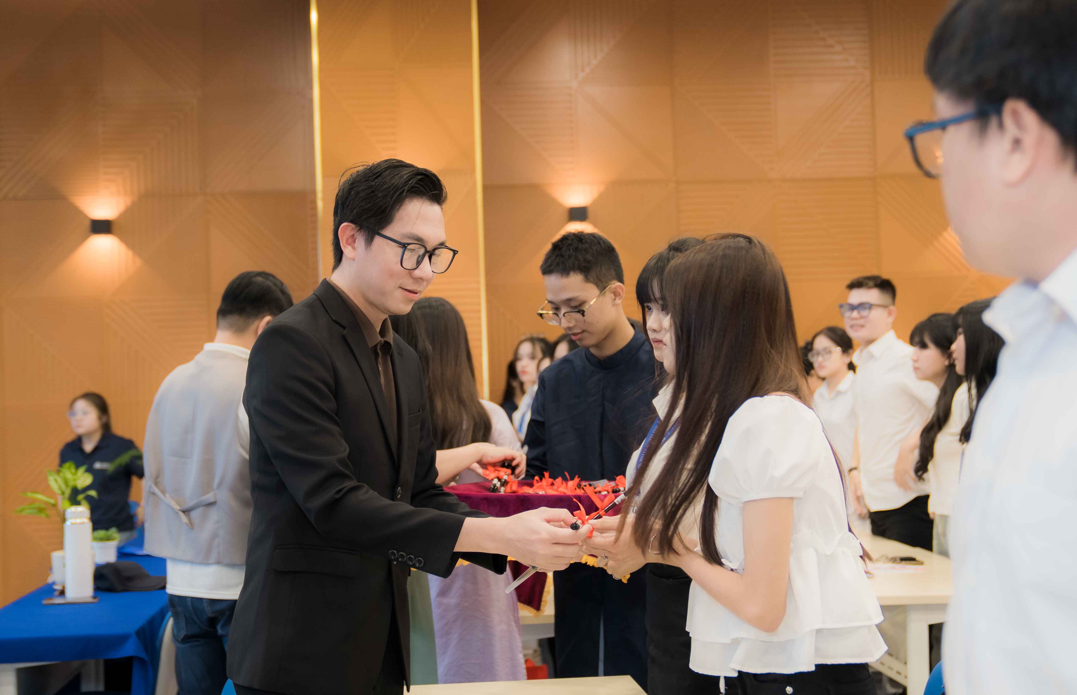 Nghi thức Khai bút Bái sư ngành Ngôn ngữ Trung của Bwin nhà cái chính thức