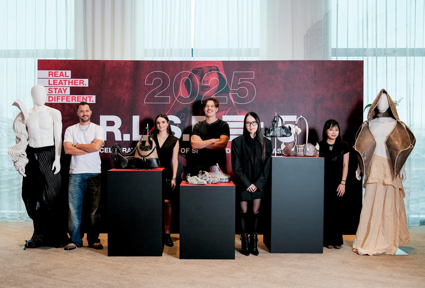 Thủ khoa ngành Thiết kế Thời trang Bwin nhà cái chính thức tỏa sáng tại "Real Leather. Stay Different 2025"