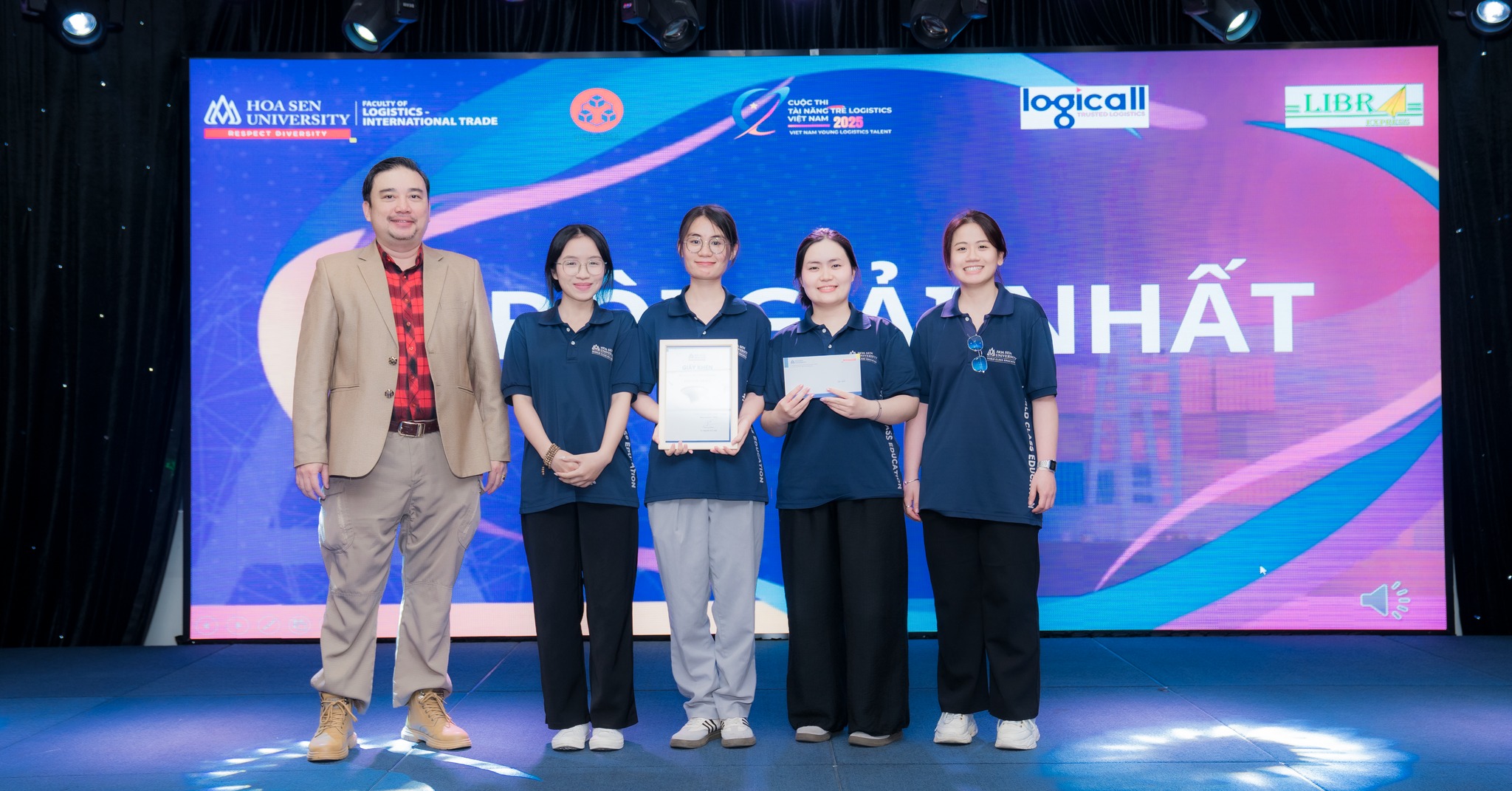 Top 7 ngành học hot và dễ xin việc nhất 2026