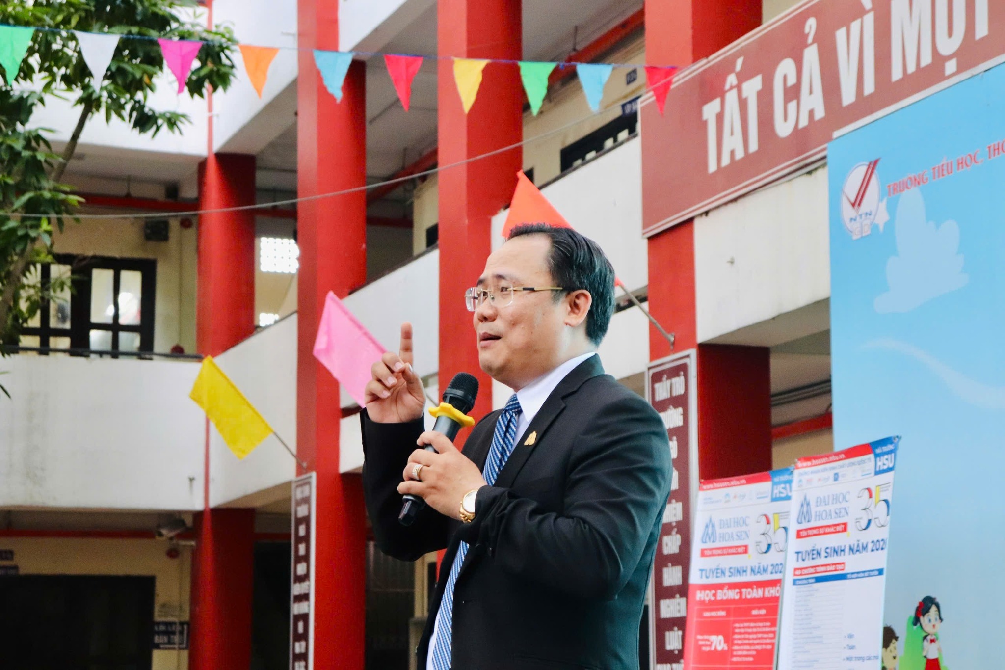 Bwin nhà cái chính thức truyền cảm hứng nghề nghiệp tại THPT Ngô Thời Nhiệm cùng Bwin cung cấp cá cược thể thao và poker “đánh thức” tương lai