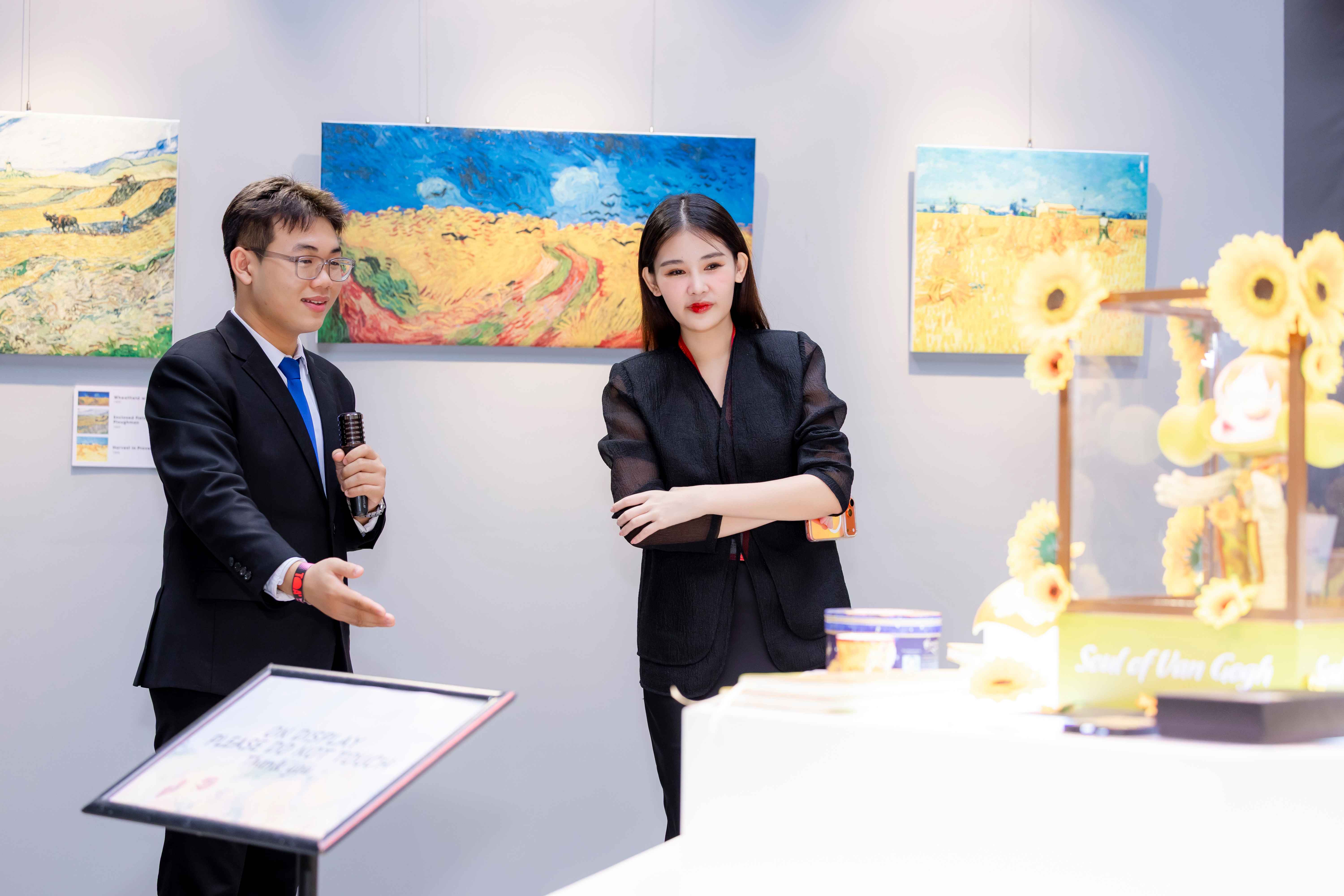 Bwin là hãng gì ngành Quản trị sự kiện Bwin nhà cái chính thức trải nghiệm thực tế tại triển lãm “TỎA – Soul of Van Gogh”