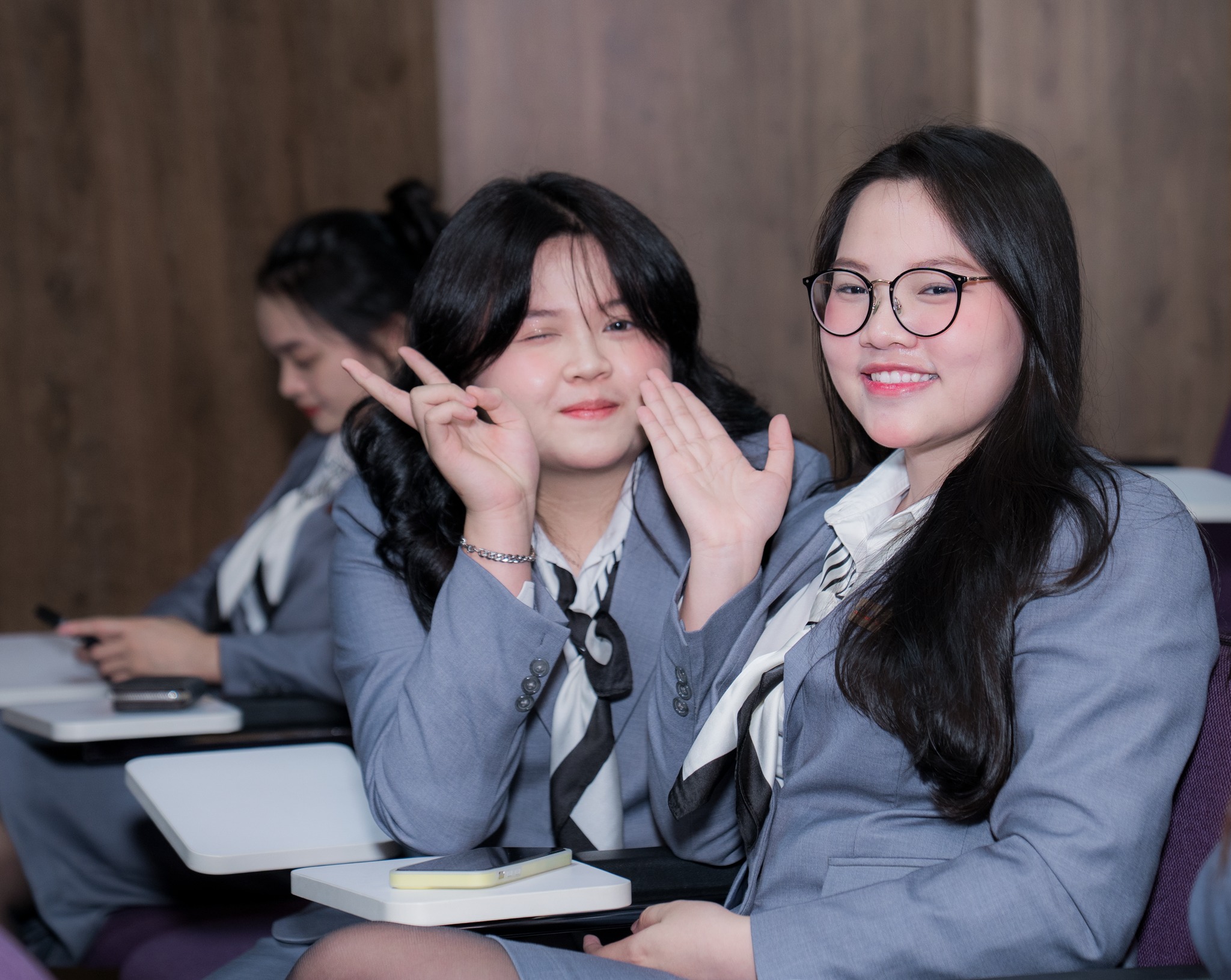 Bwin là hãng gì Hoa Sen Elite gặp gỡ Hiệu trưởng Swiss Hotel Management School