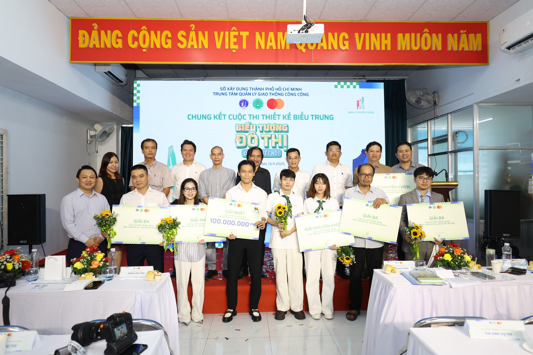 Nhóm Link Bwin không bị chặn Ngành Thiết kế đồ hoạ Bwin nhà cái chính thức giành giải thưởng tại cuộc thi thiết kế logo “Biểu tượng đô thị – Dấu ấn kết nối”