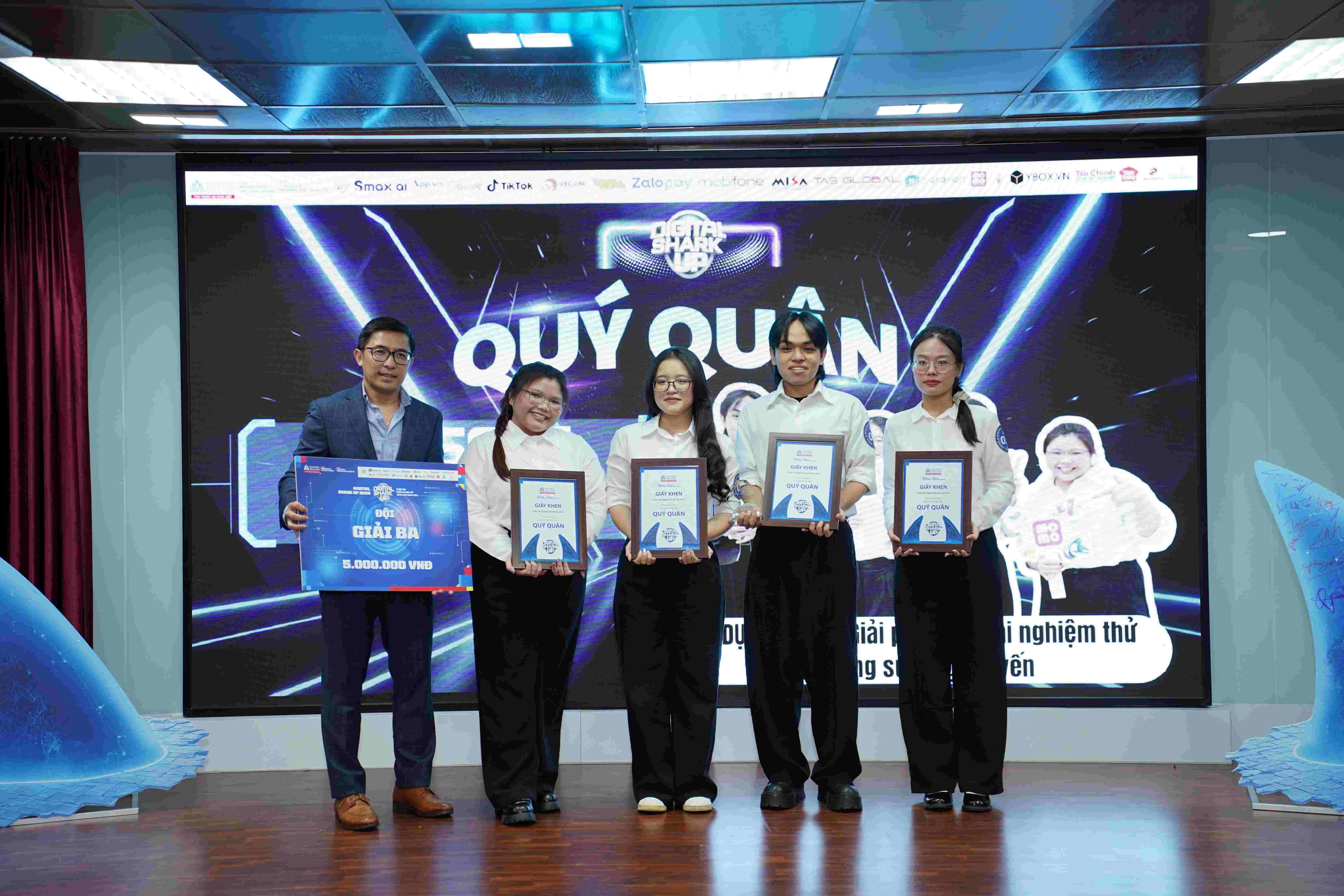 Four Bwin nhà cái chính thức Students Win Digital Shark Up 2025
