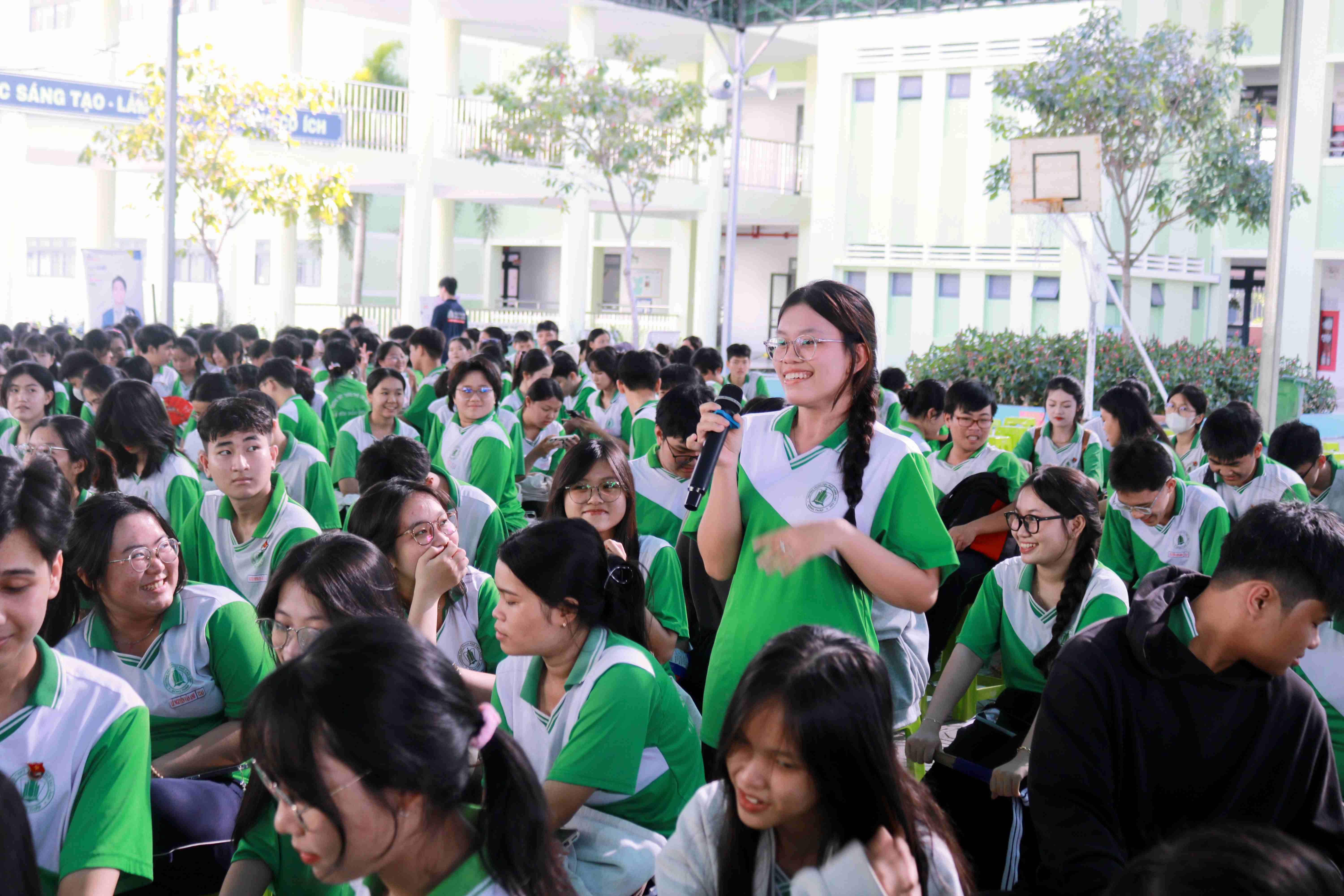 dh-hoa-sen-tu-van-nganh-nghe-chuyen-sau-cho-hoc-sinh-dong-thap