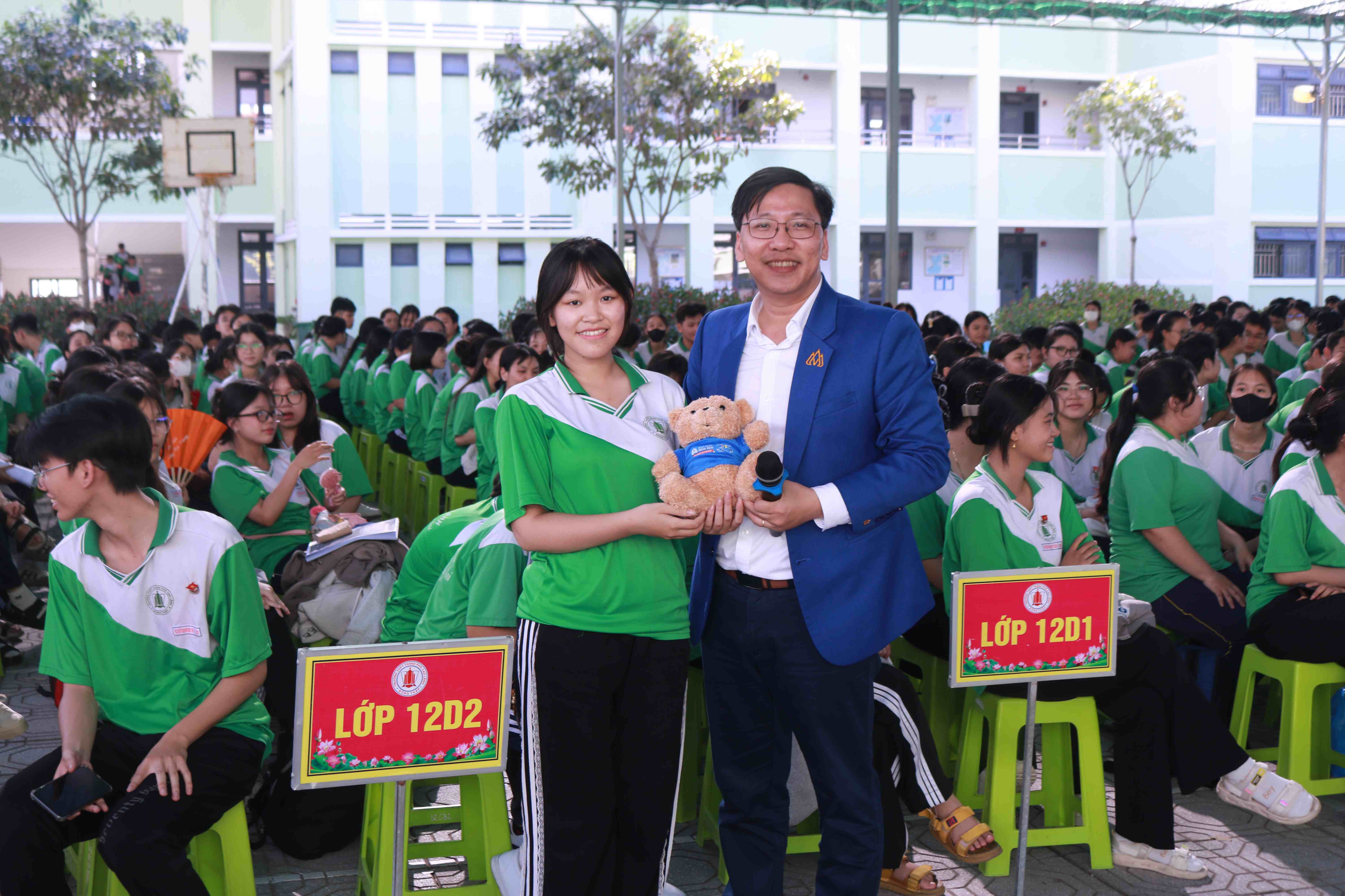 dh-hoa-sen-tu-van-nganh-nghe-chuyen-sau-cho-hoc-sinh-dong-thap