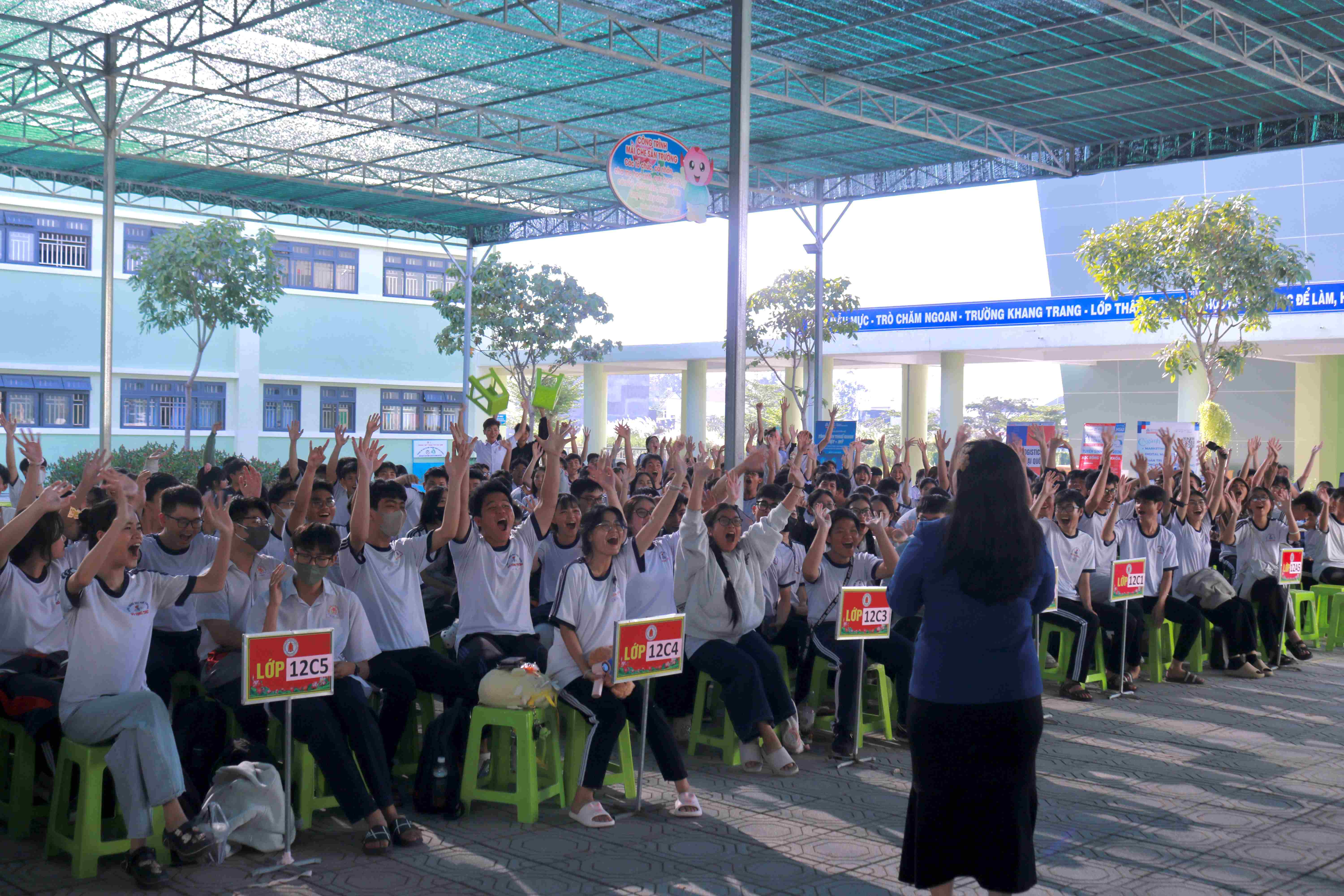 dh-hoa-sen-tu-van-nganh-nghe-chuyen-sau-cho-hoc-sinh-dong-thap
